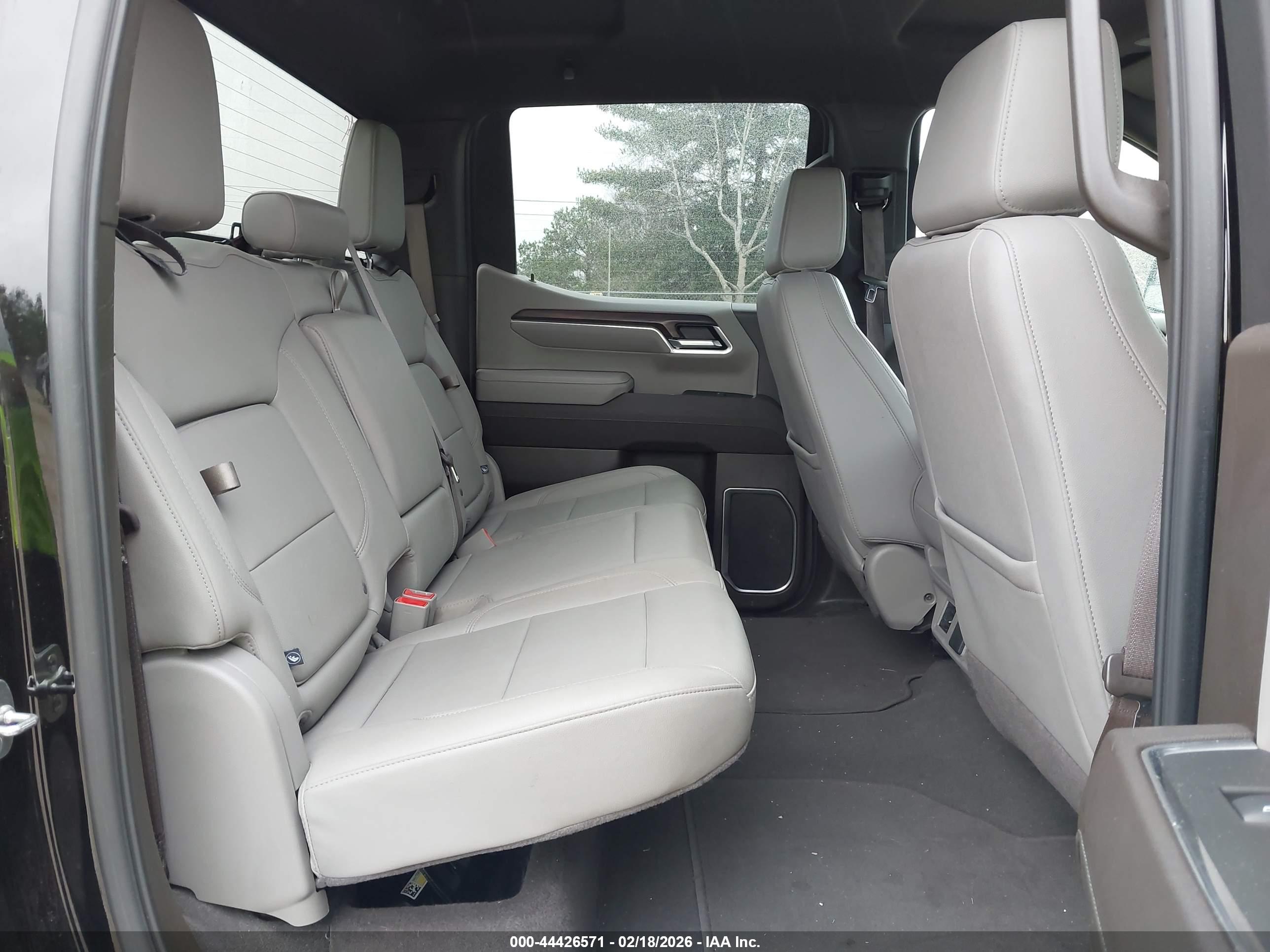 GMC SIERRA image 8