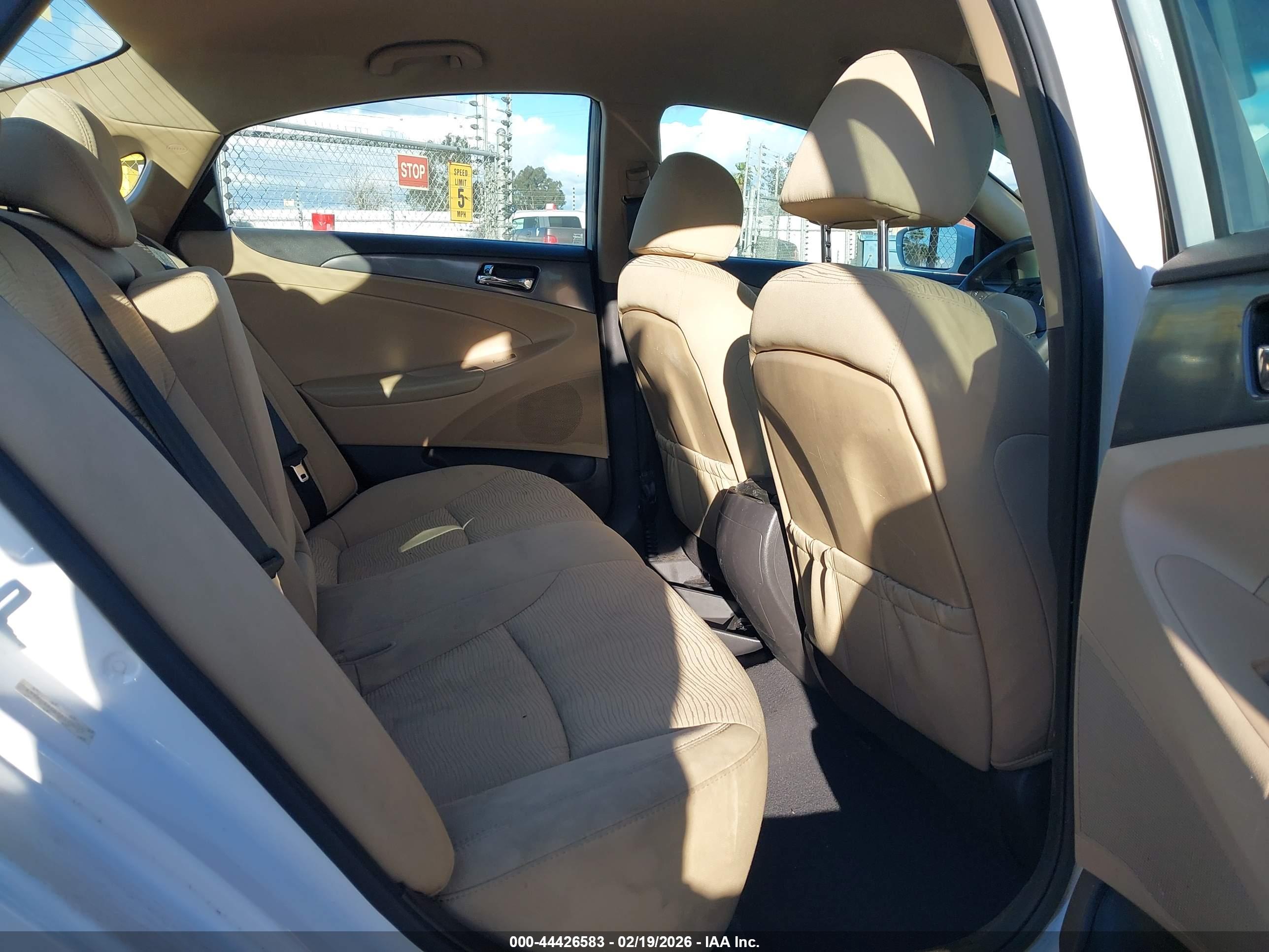 HYUNDAI SONATA image 8