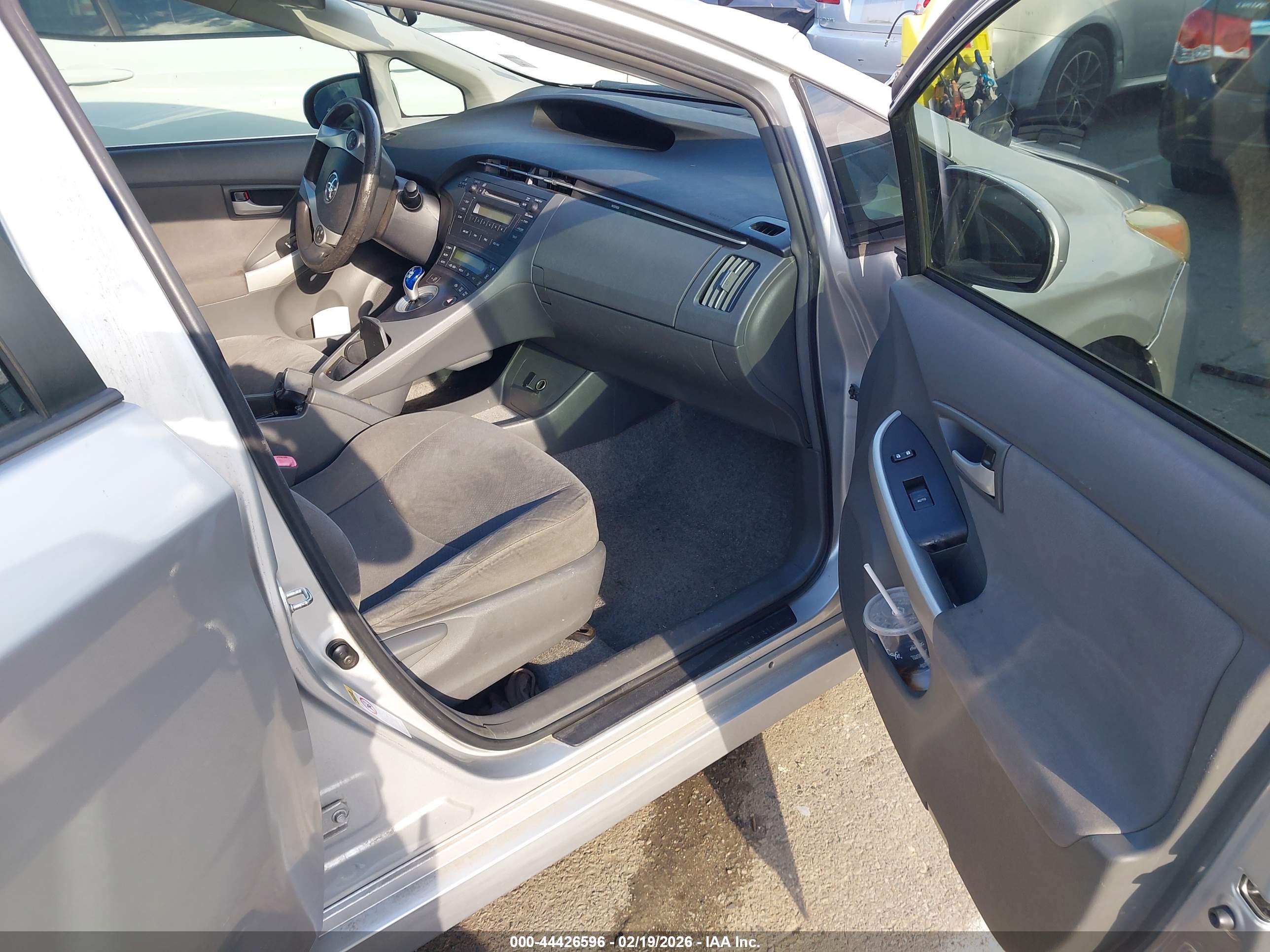 TOYOTA PRIUS image 5