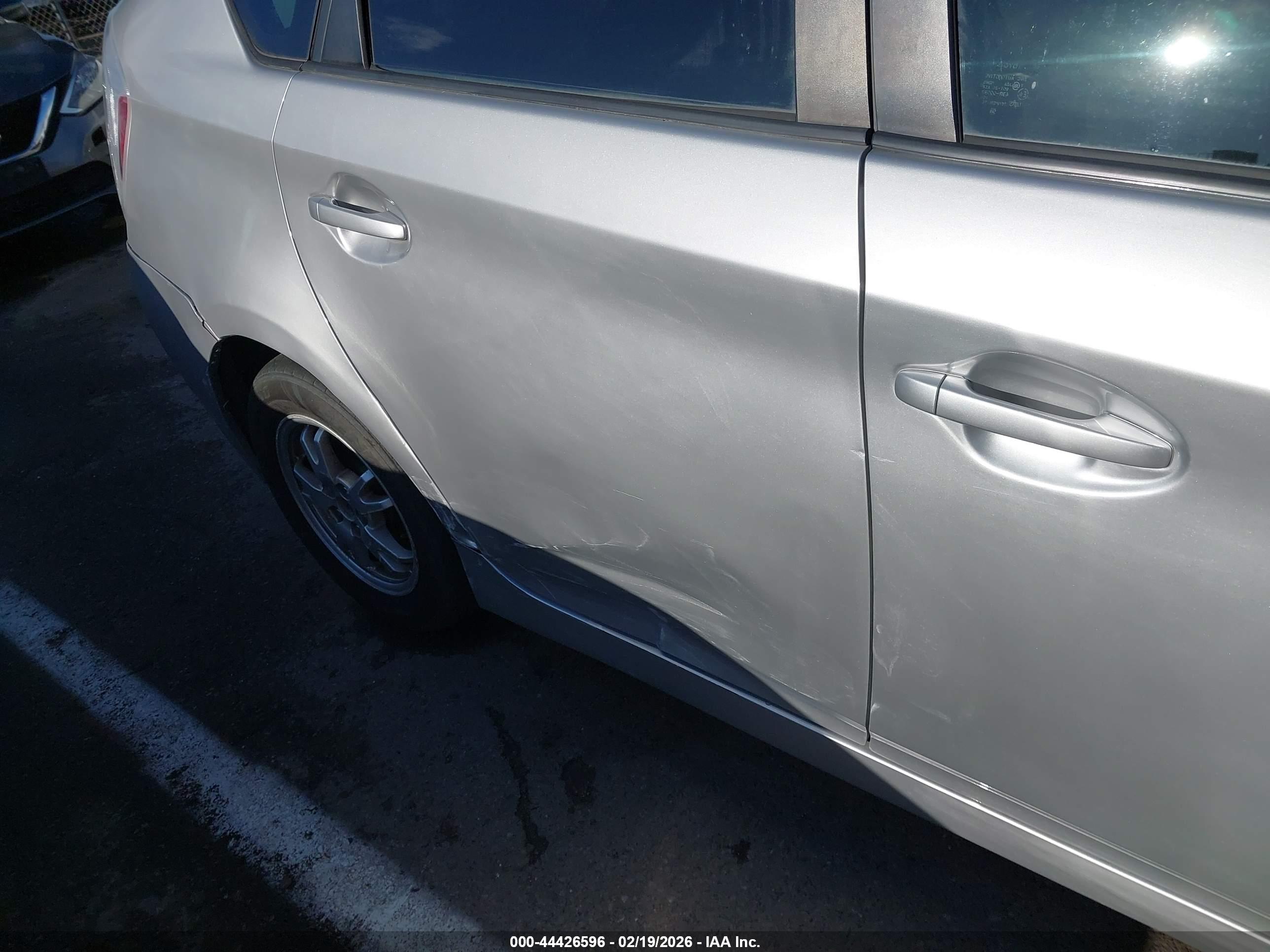 TOYOTA PRIUS image 6