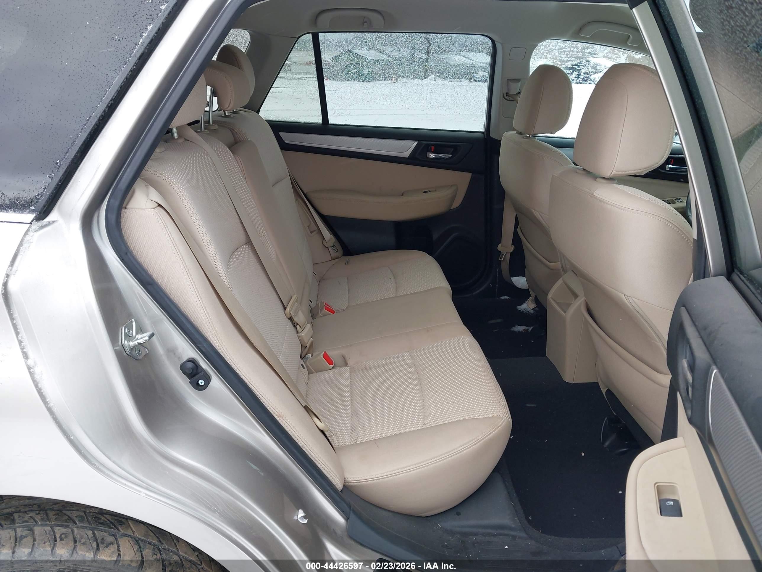 SUBARU OUTBACK image 8