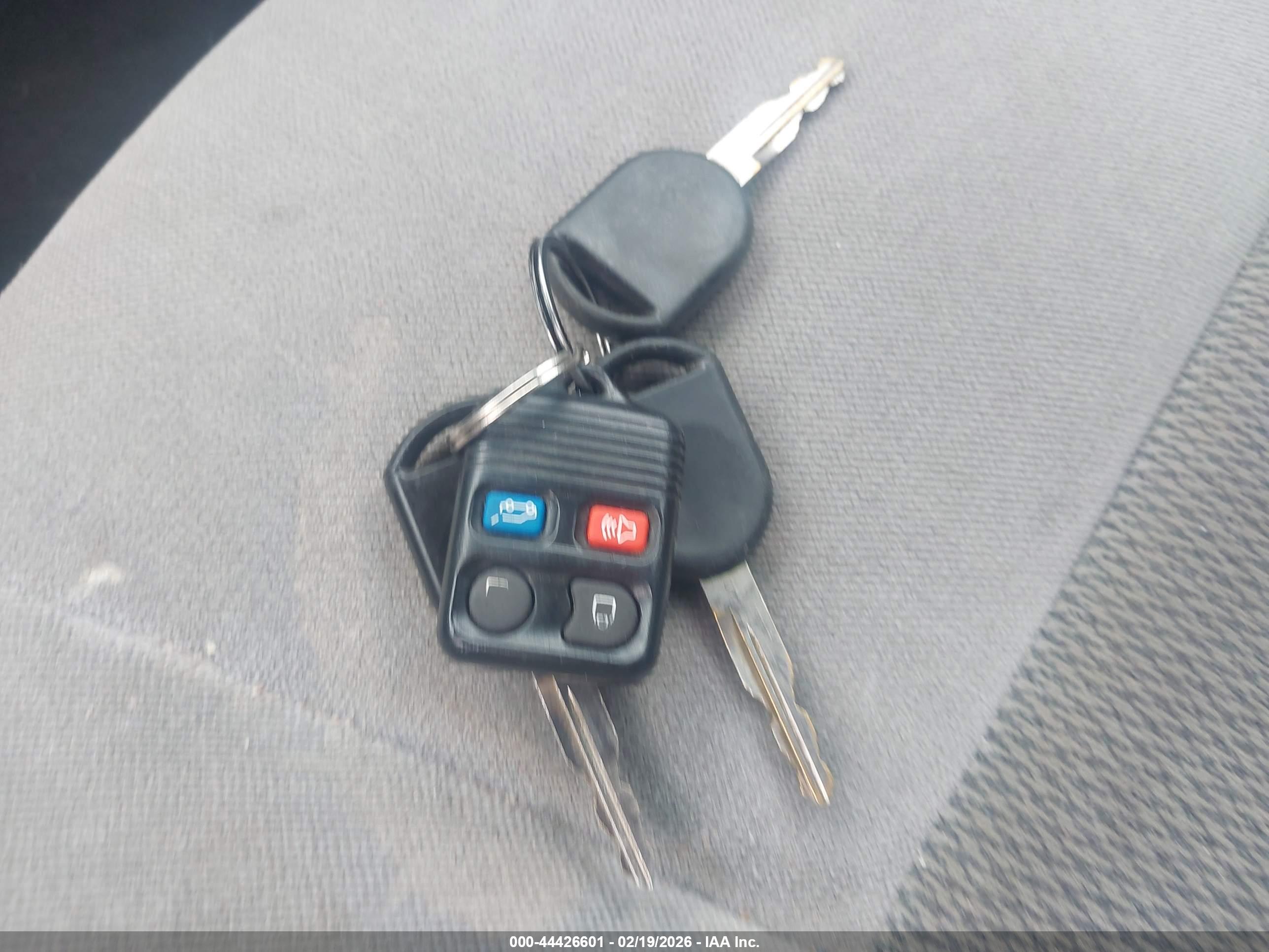 FORD TAURUS image 11