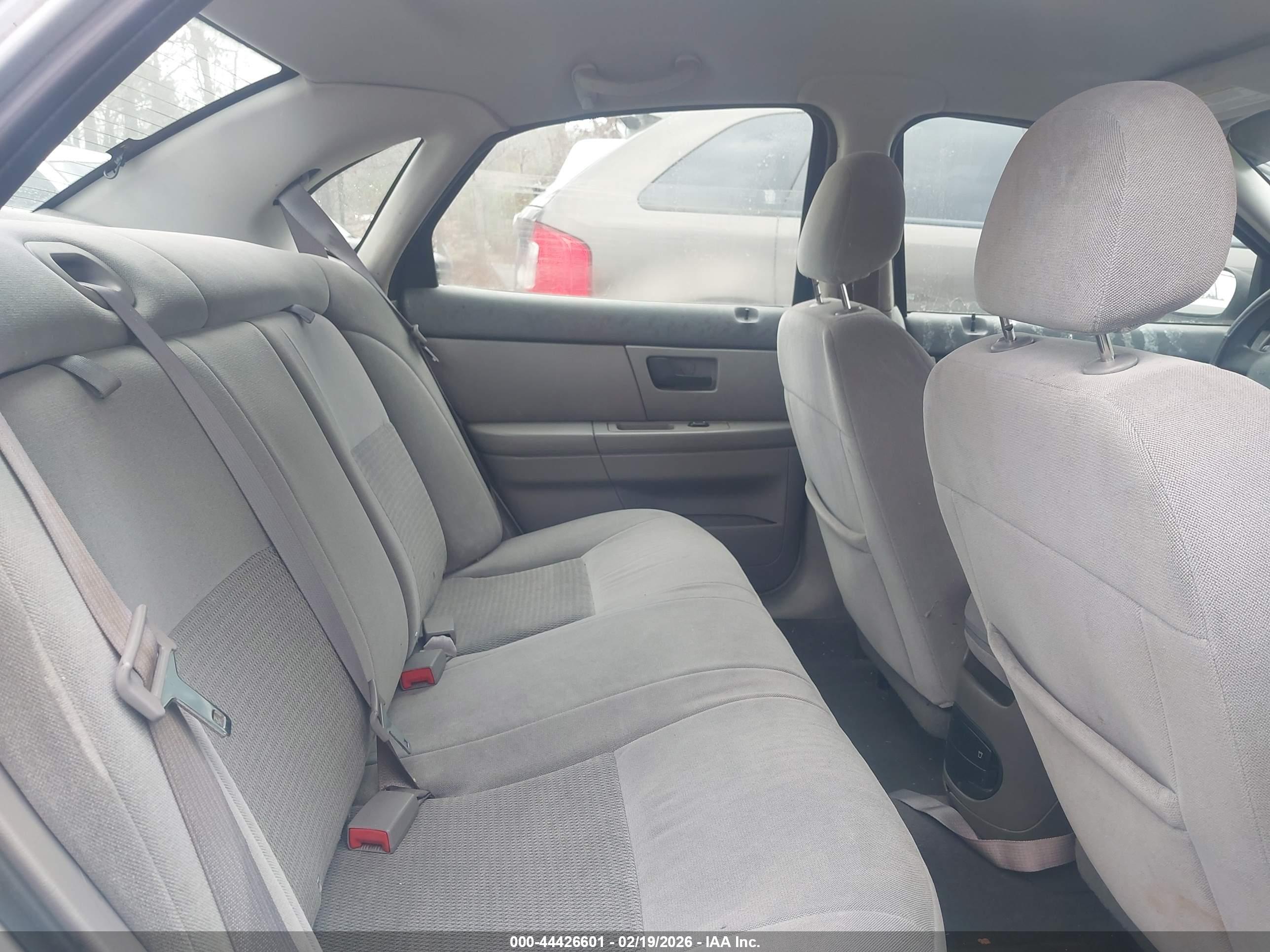 FORD TAURUS image 8