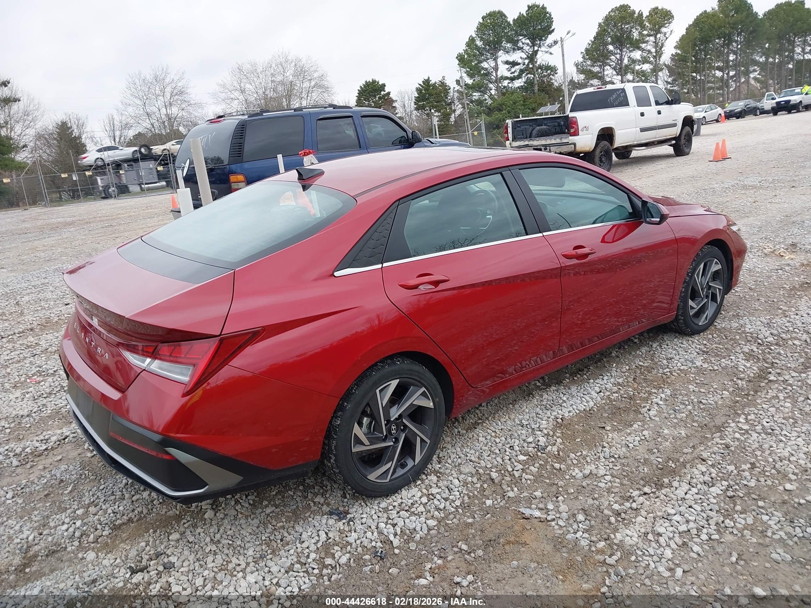 HYUNDAI ELANTRA image 4