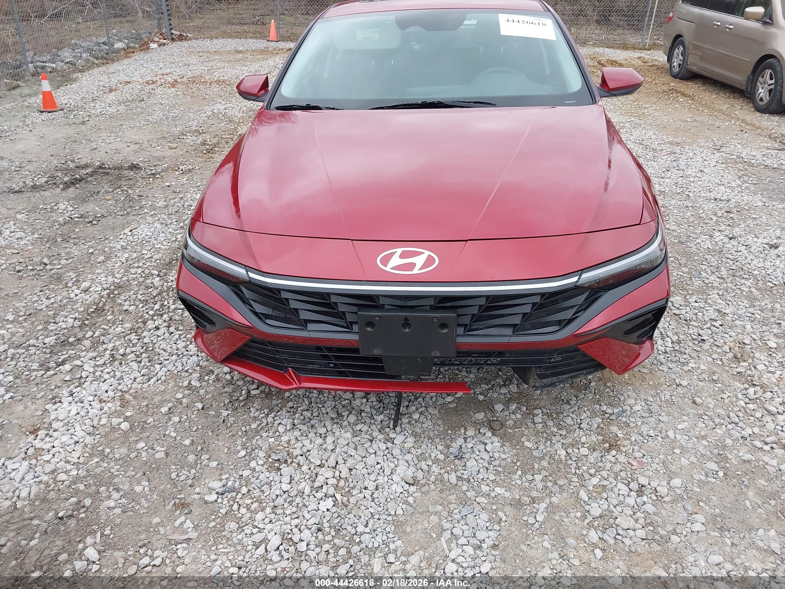 HYUNDAI ELANTRA image 6