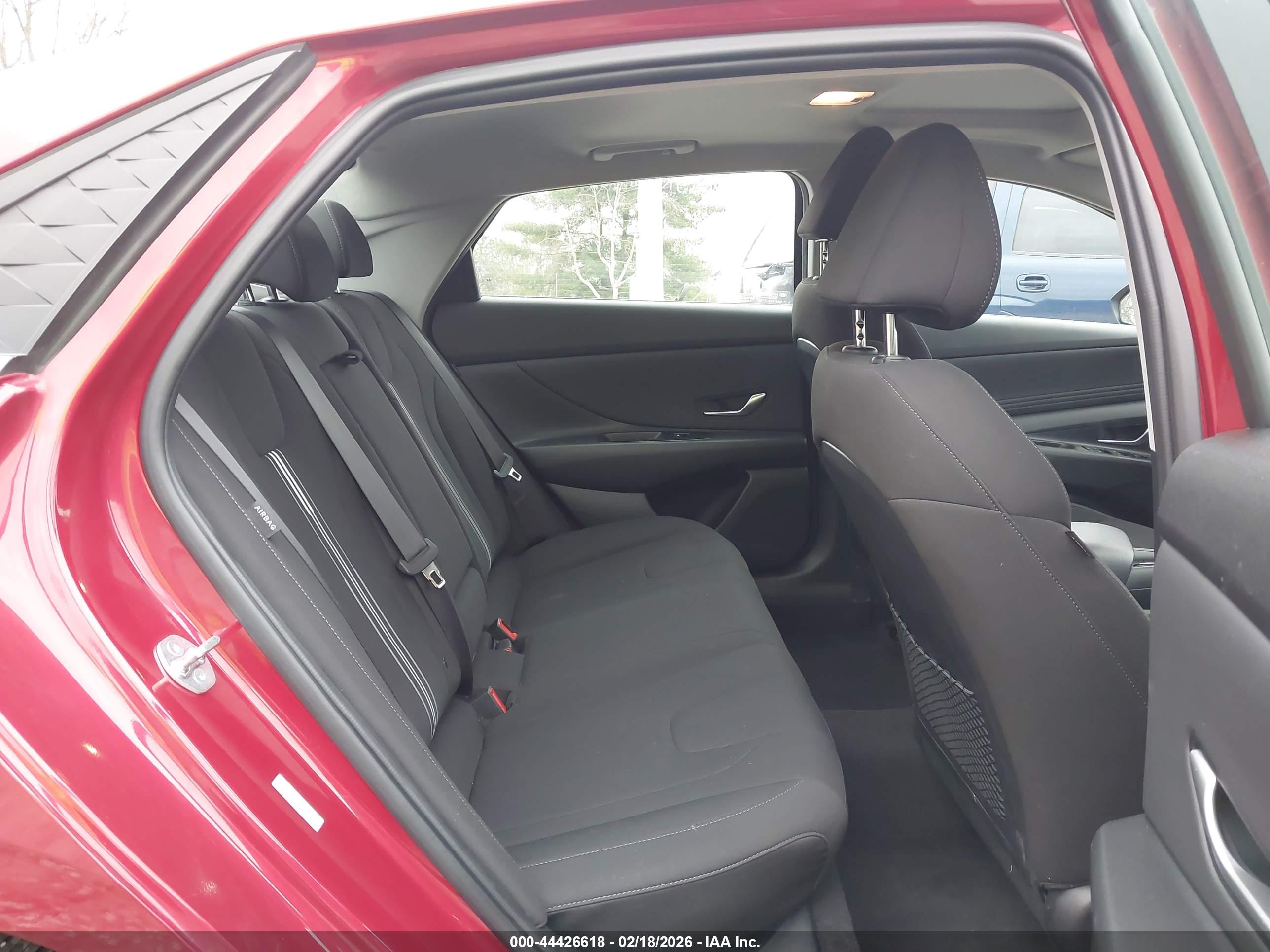 HYUNDAI ELANTRA image 8