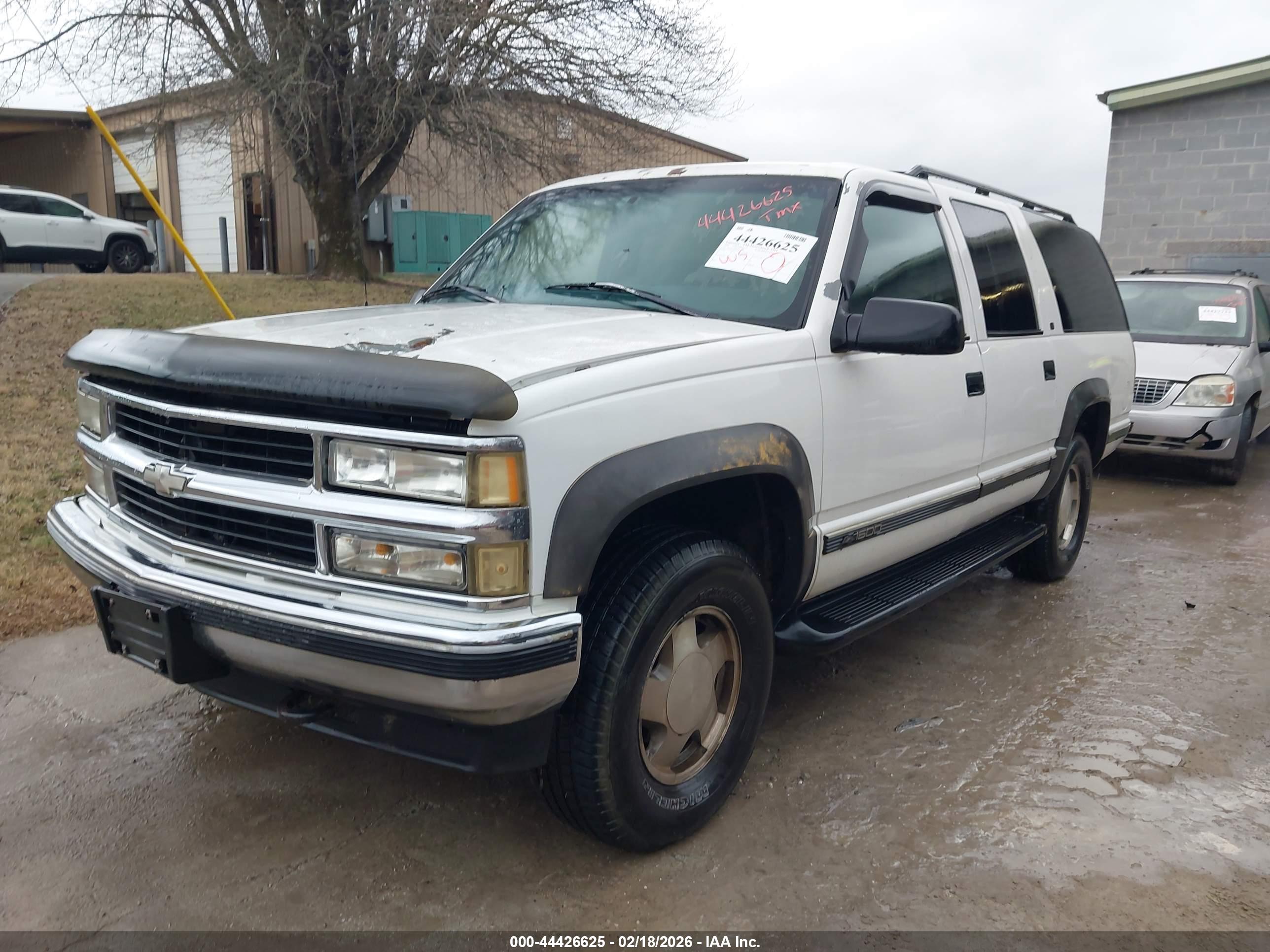 CHEVROLET SUBURBAN image 2