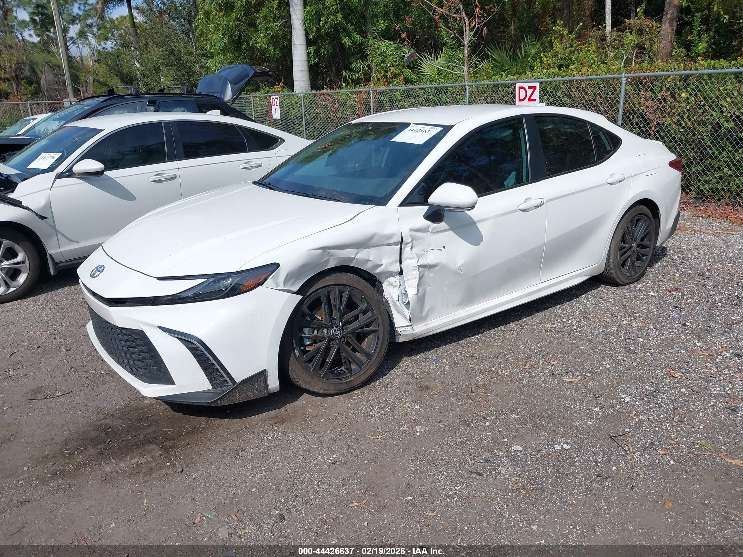TOYOTA CAMRY image 2