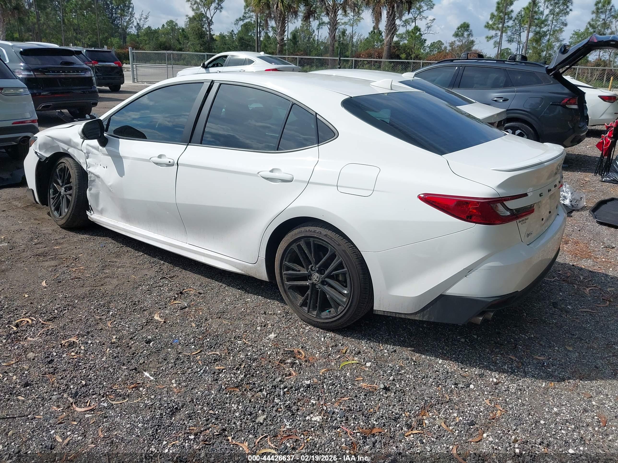 TOYOTA CAMRY image 3