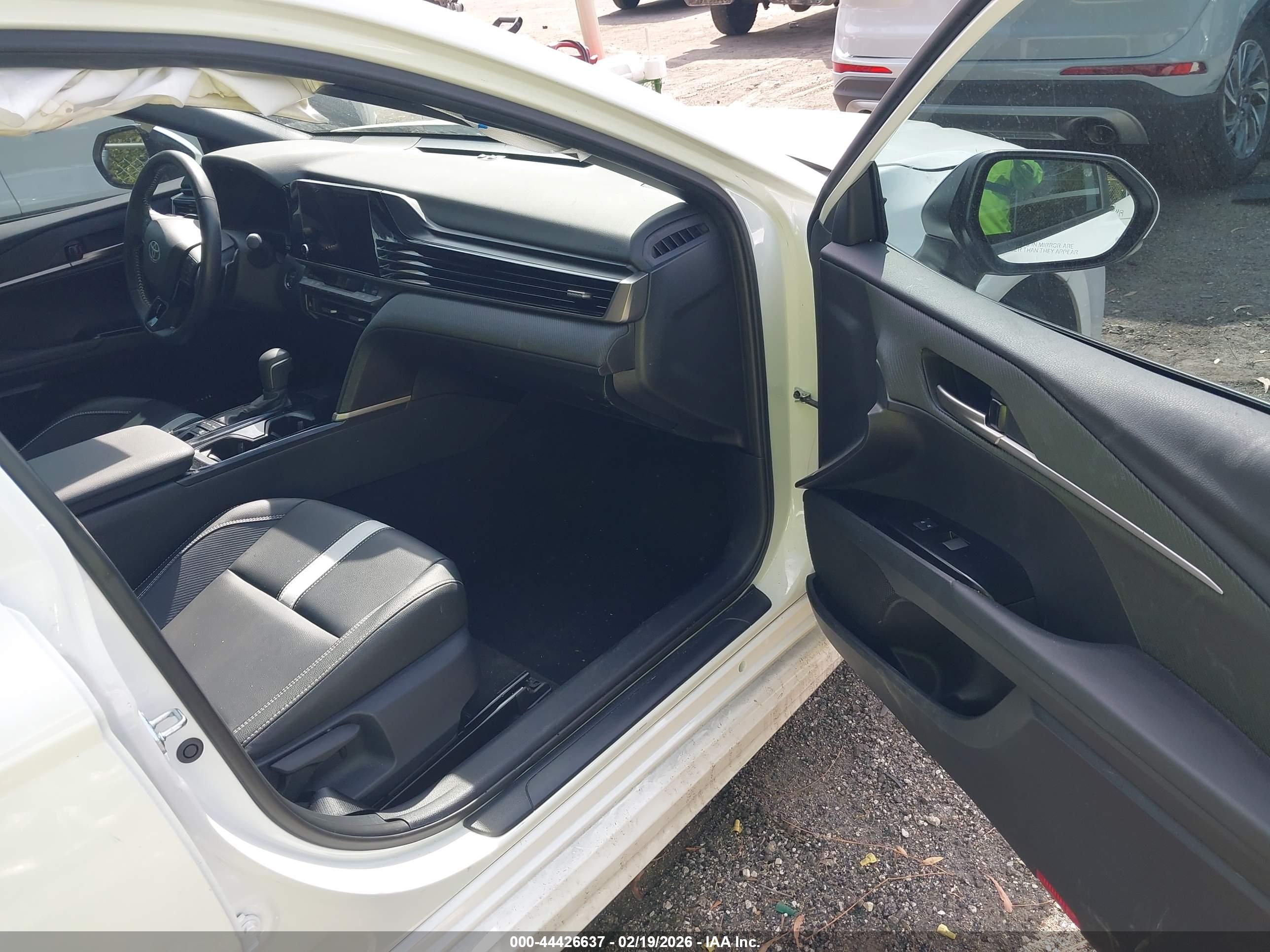 TOYOTA CAMRY image 5