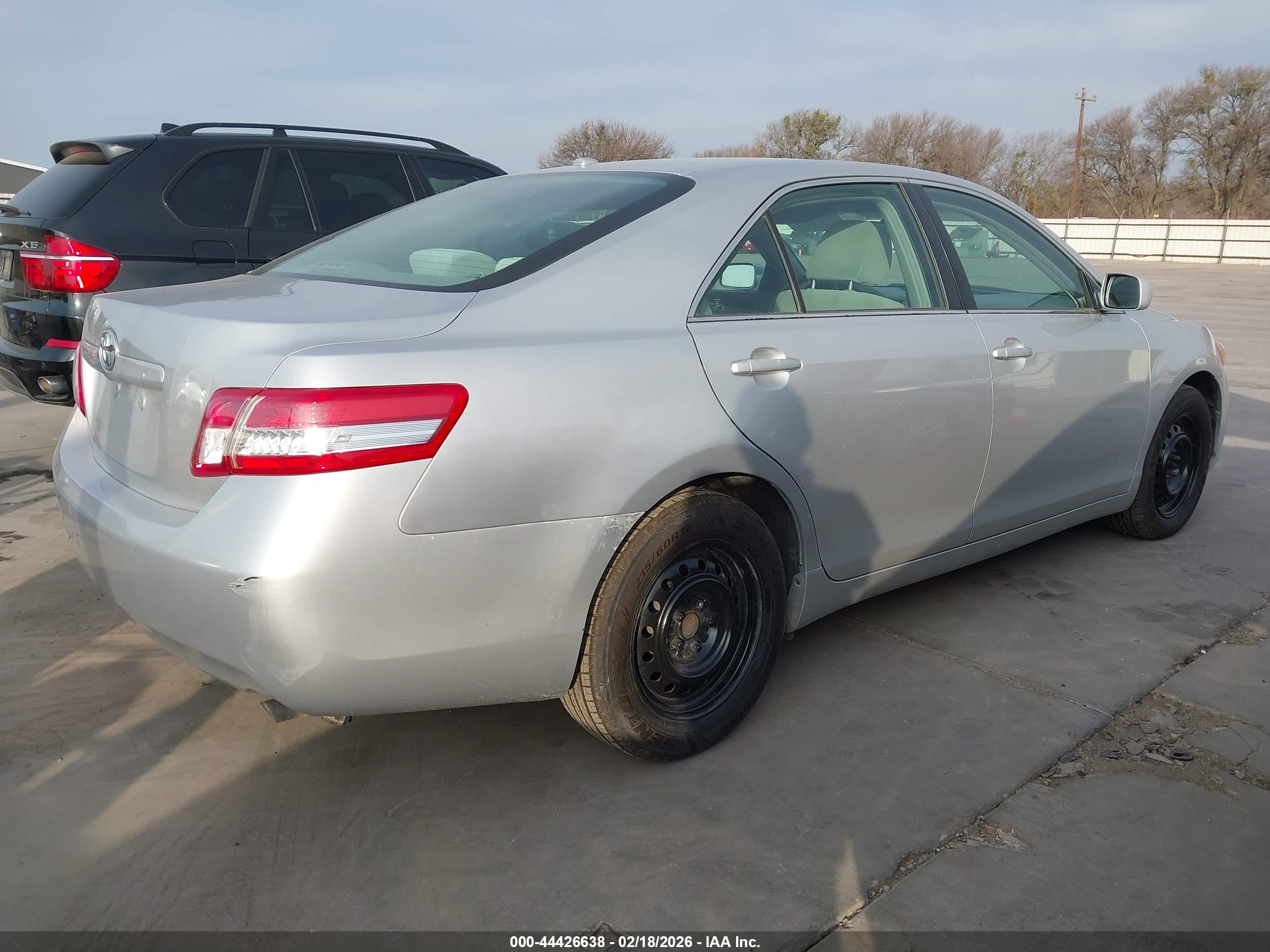 TOYOTA CAMRY image 4