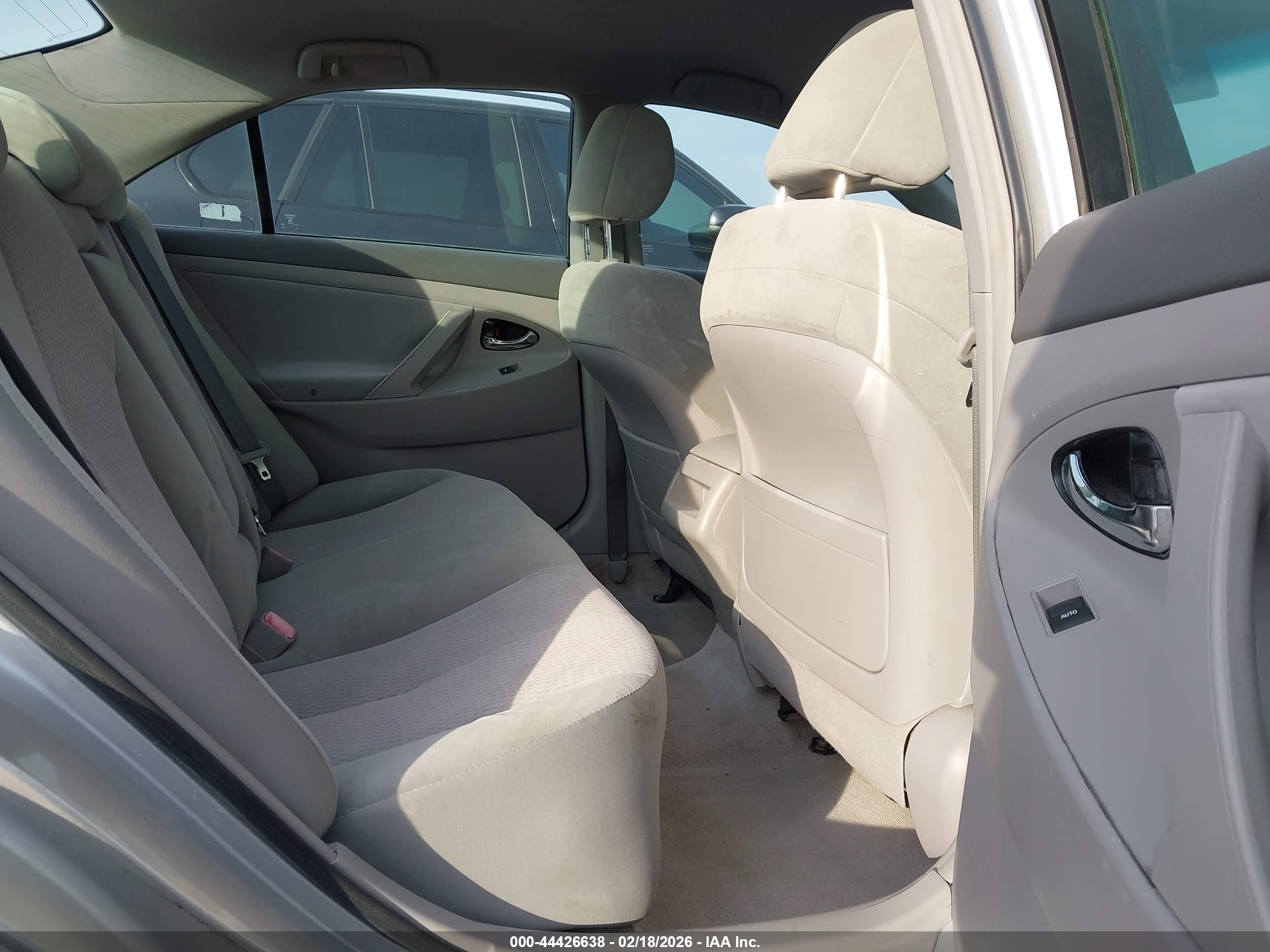 TOYOTA CAMRY image 8