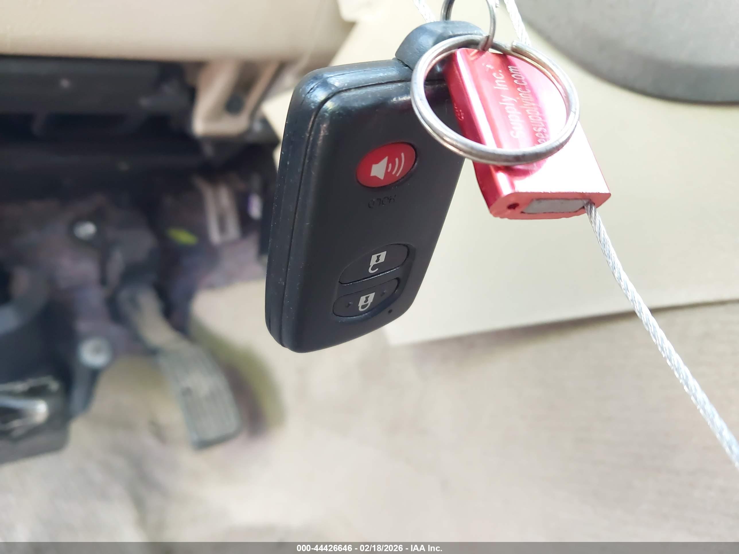 TOYOTA RAV4 image 11