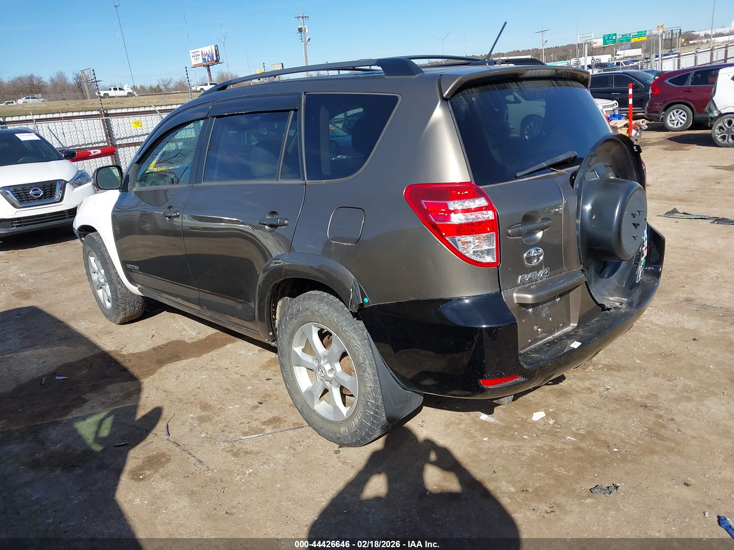 TOYOTA RAV4 image 3