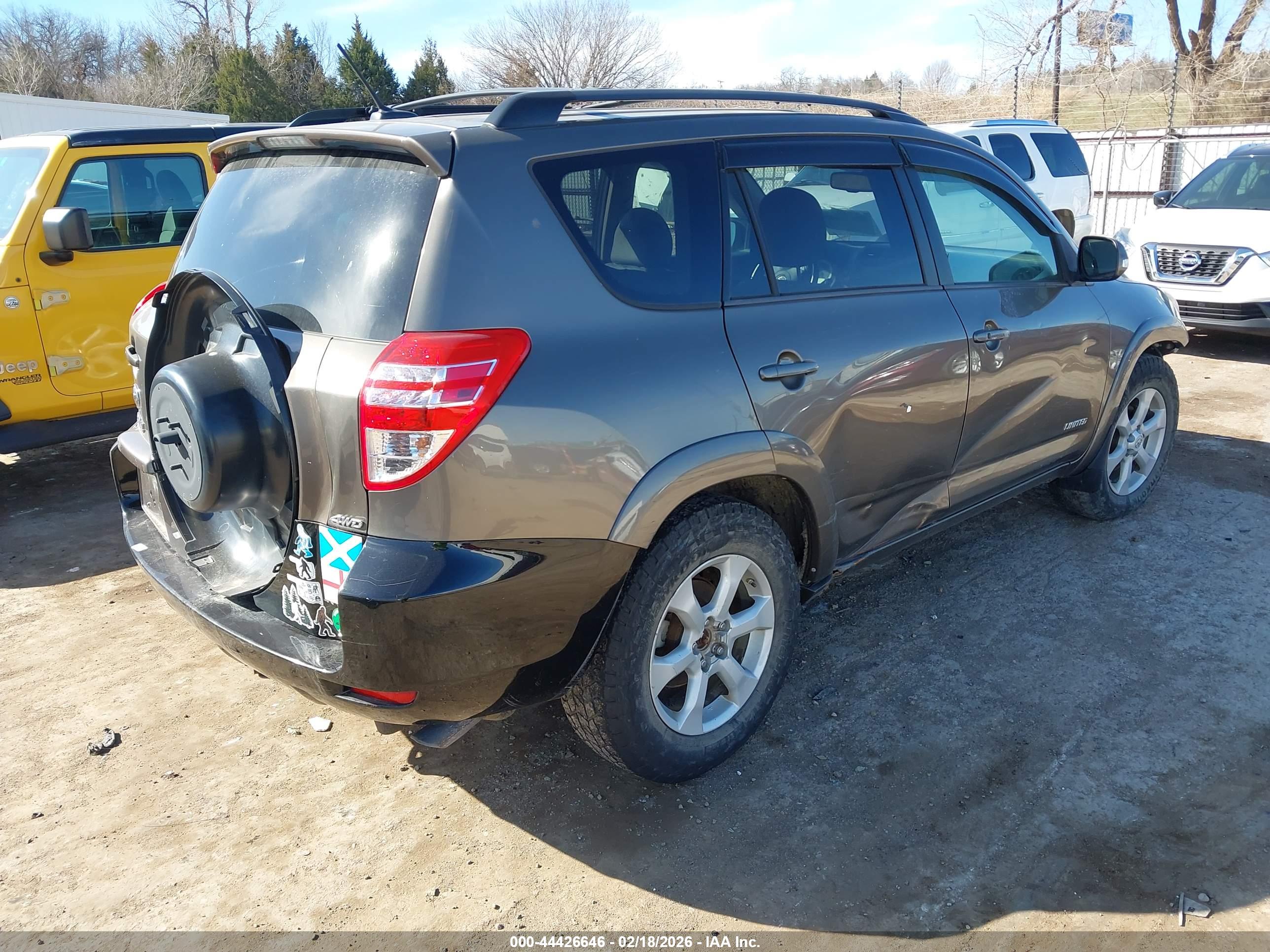 TOYOTA RAV4 image 4