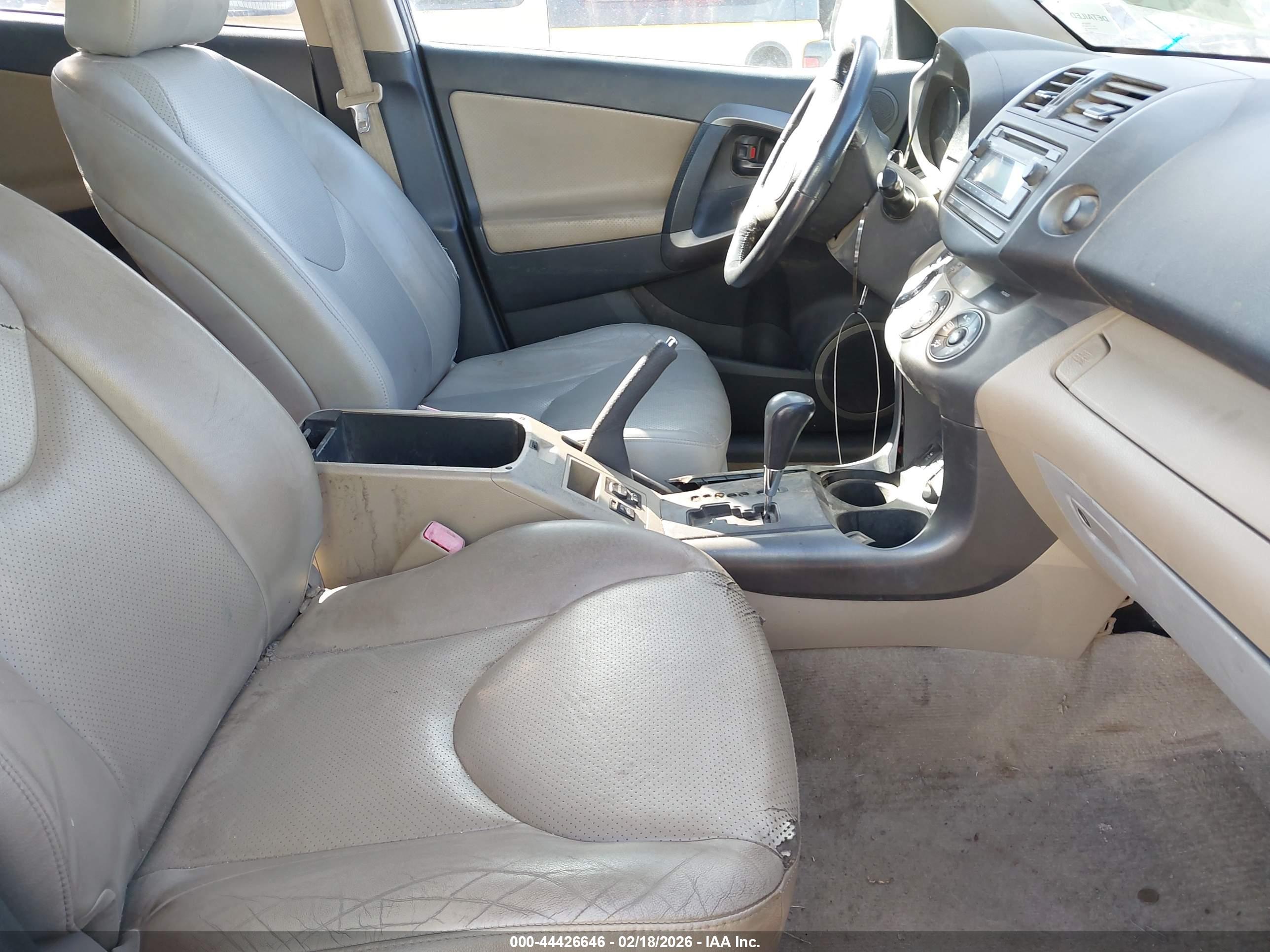 TOYOTA RAV4 image 5