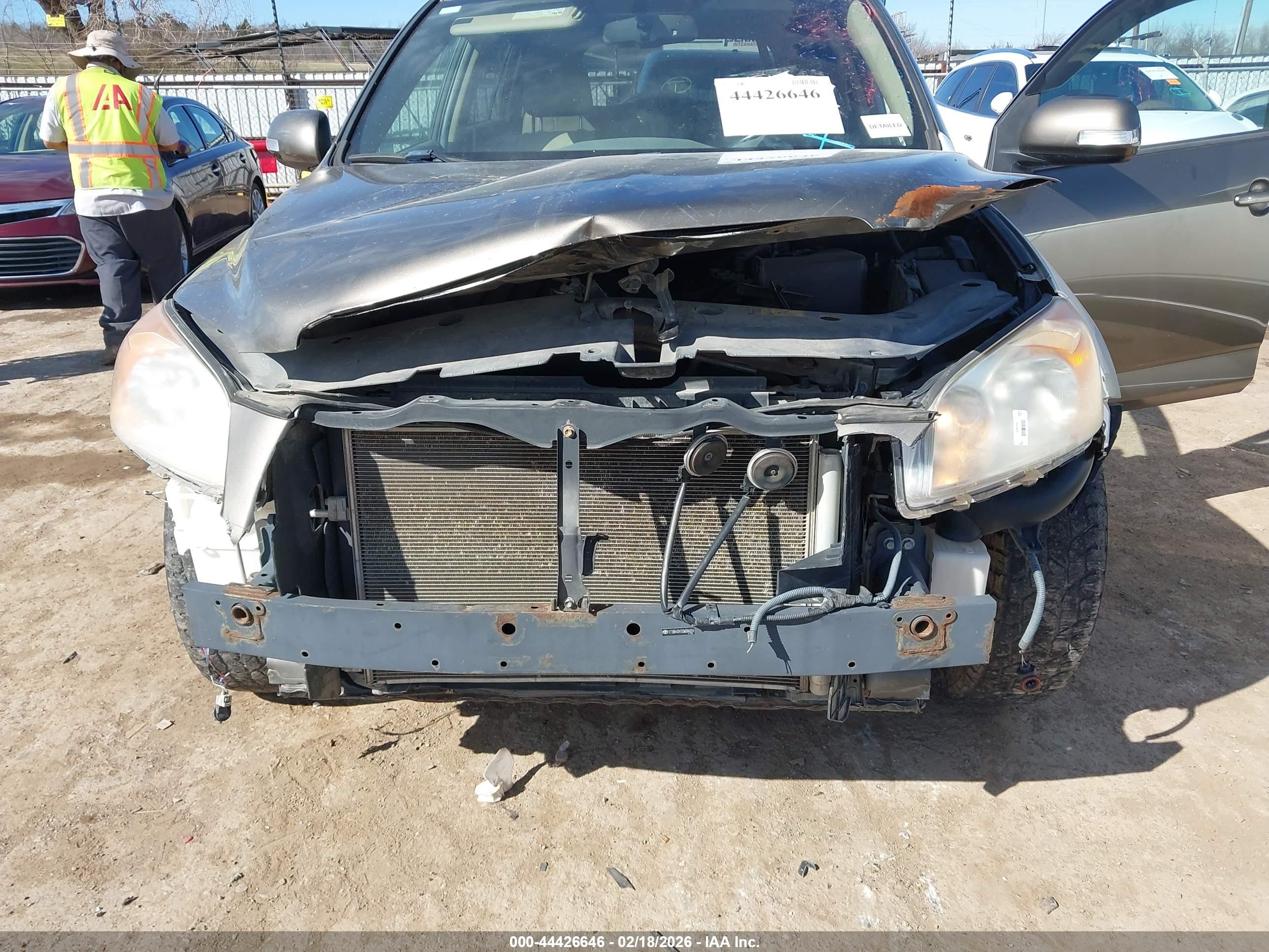 TOYOTA RAV4 image 6