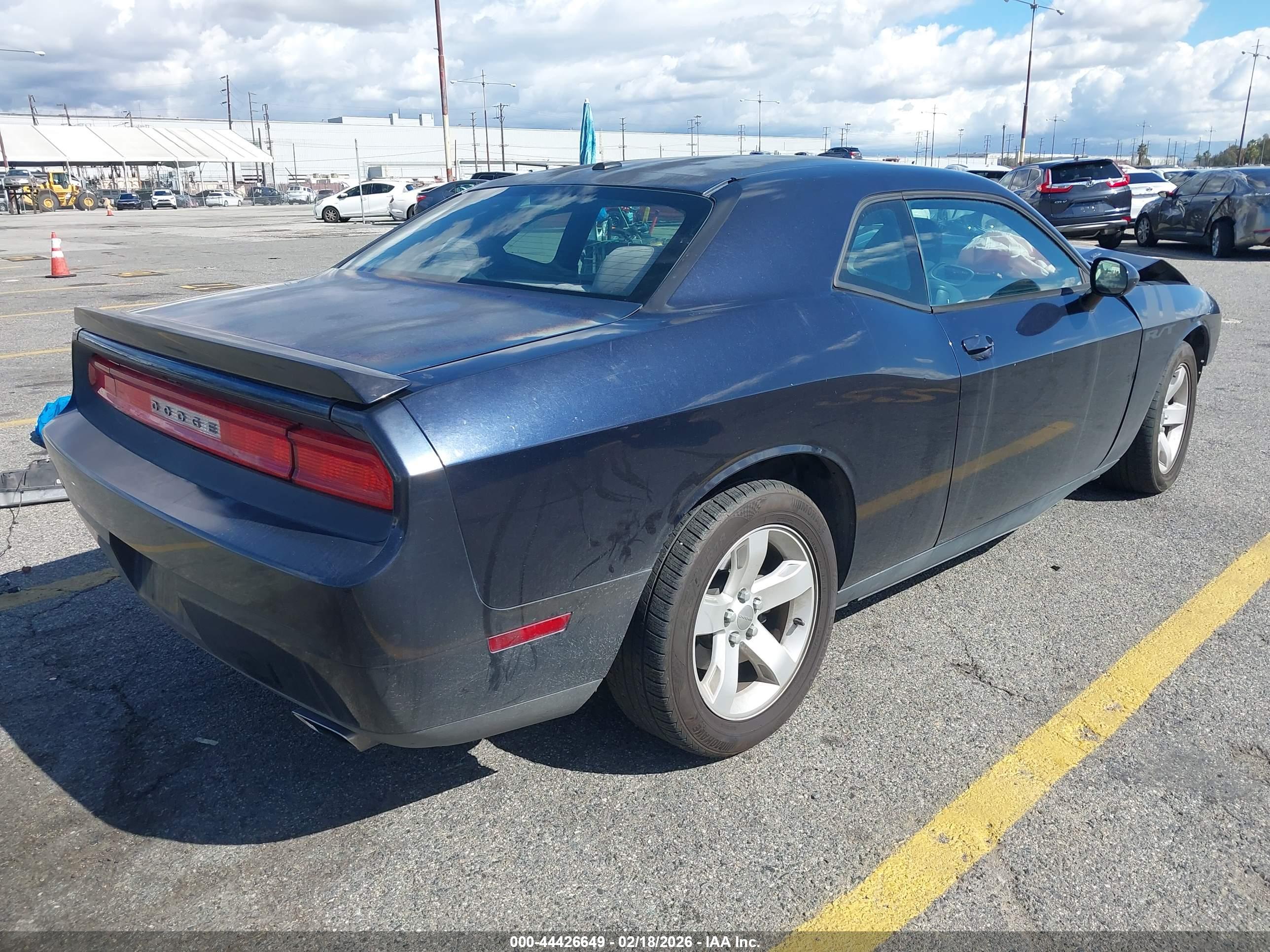 DODGE CHALLENGER image 4