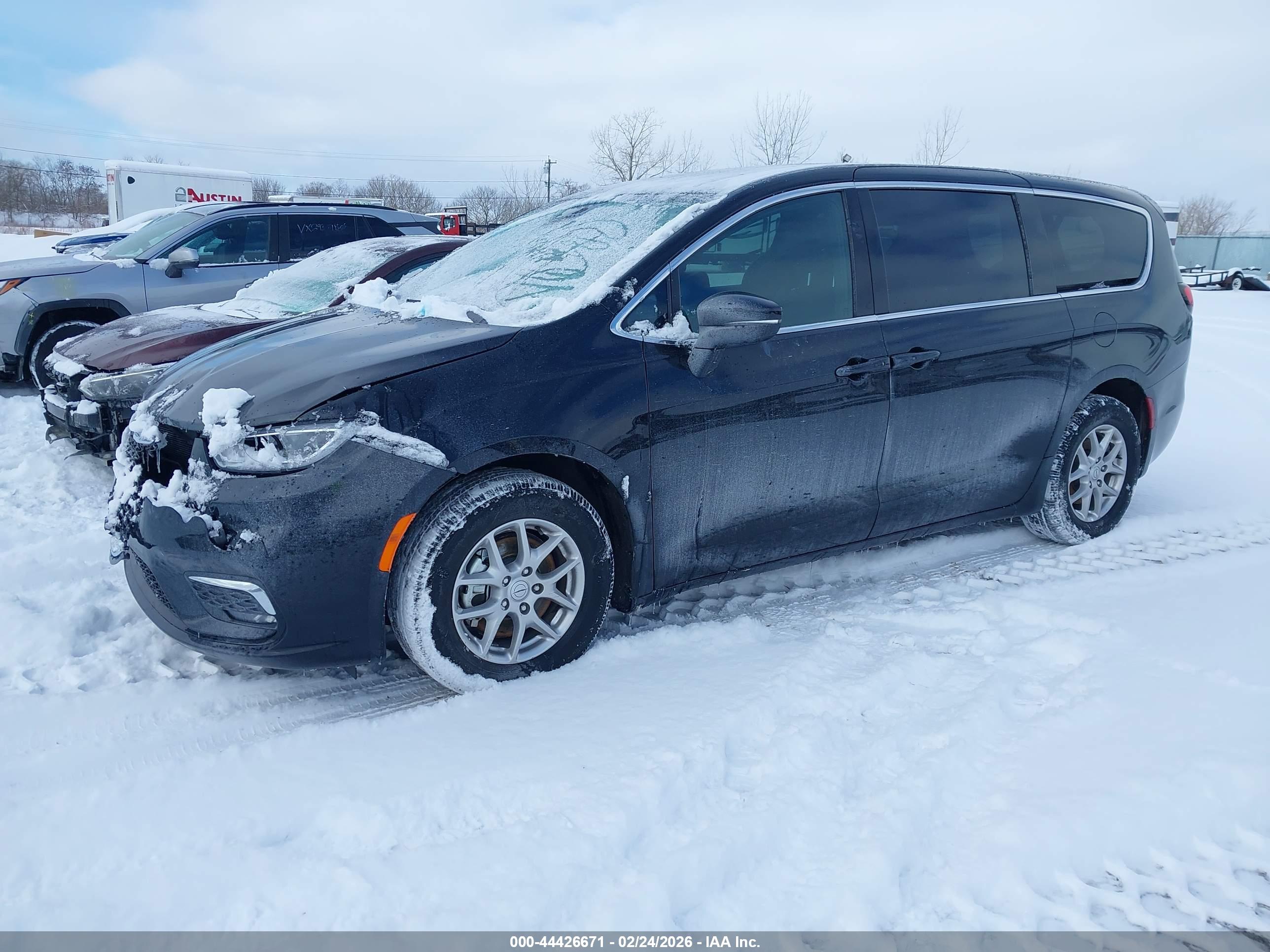 CHRYSLER PACIFICA image 2