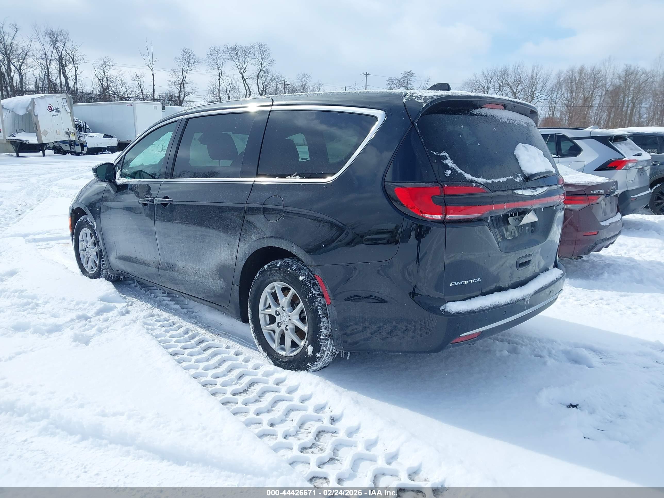 CHRYSLER PACIFICA image 3