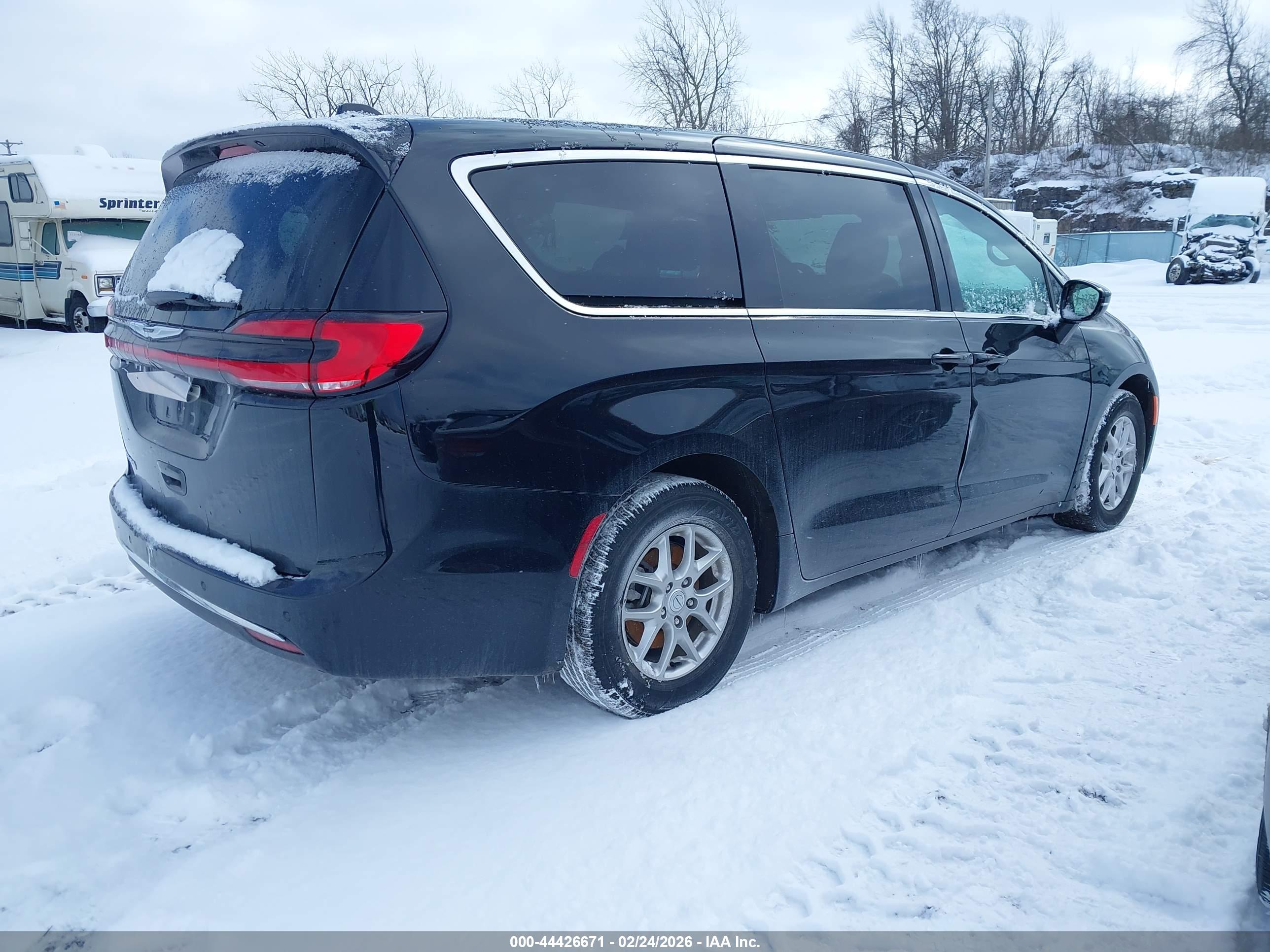 CHRYSLER PACIFICA image 4