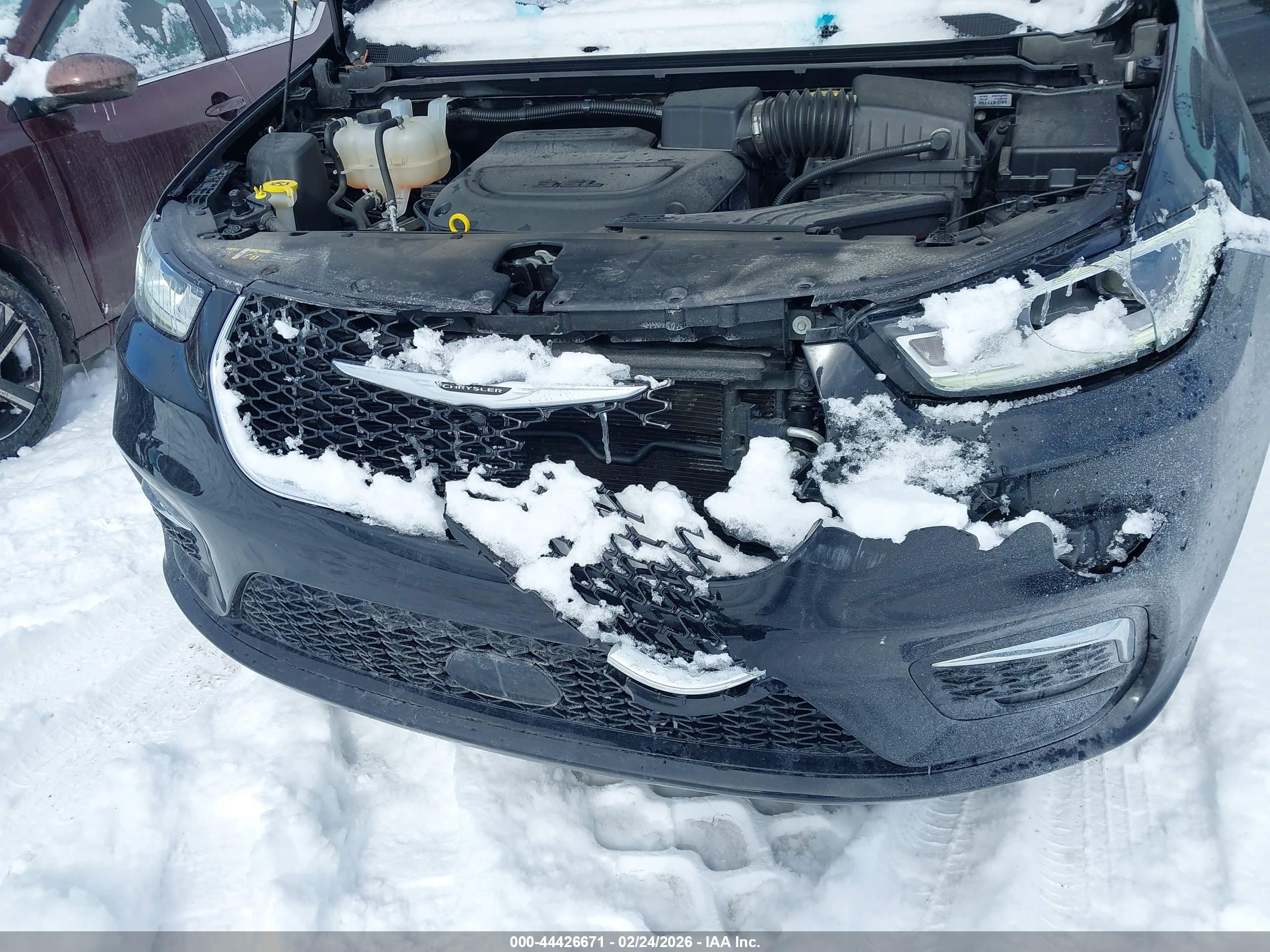 CHRYSLER PACIFICA image 6