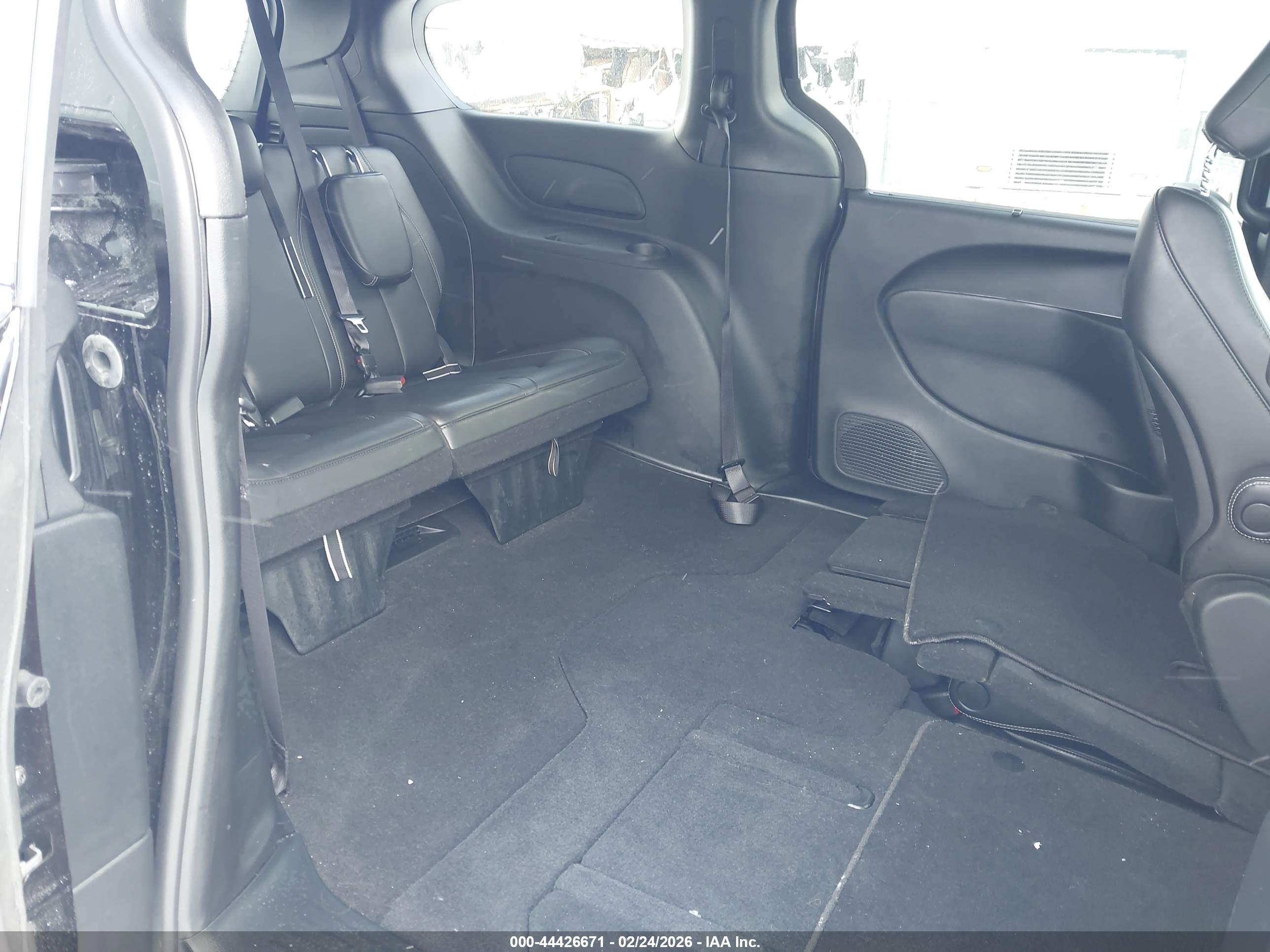 CHRYSLER PACIFICA image 8