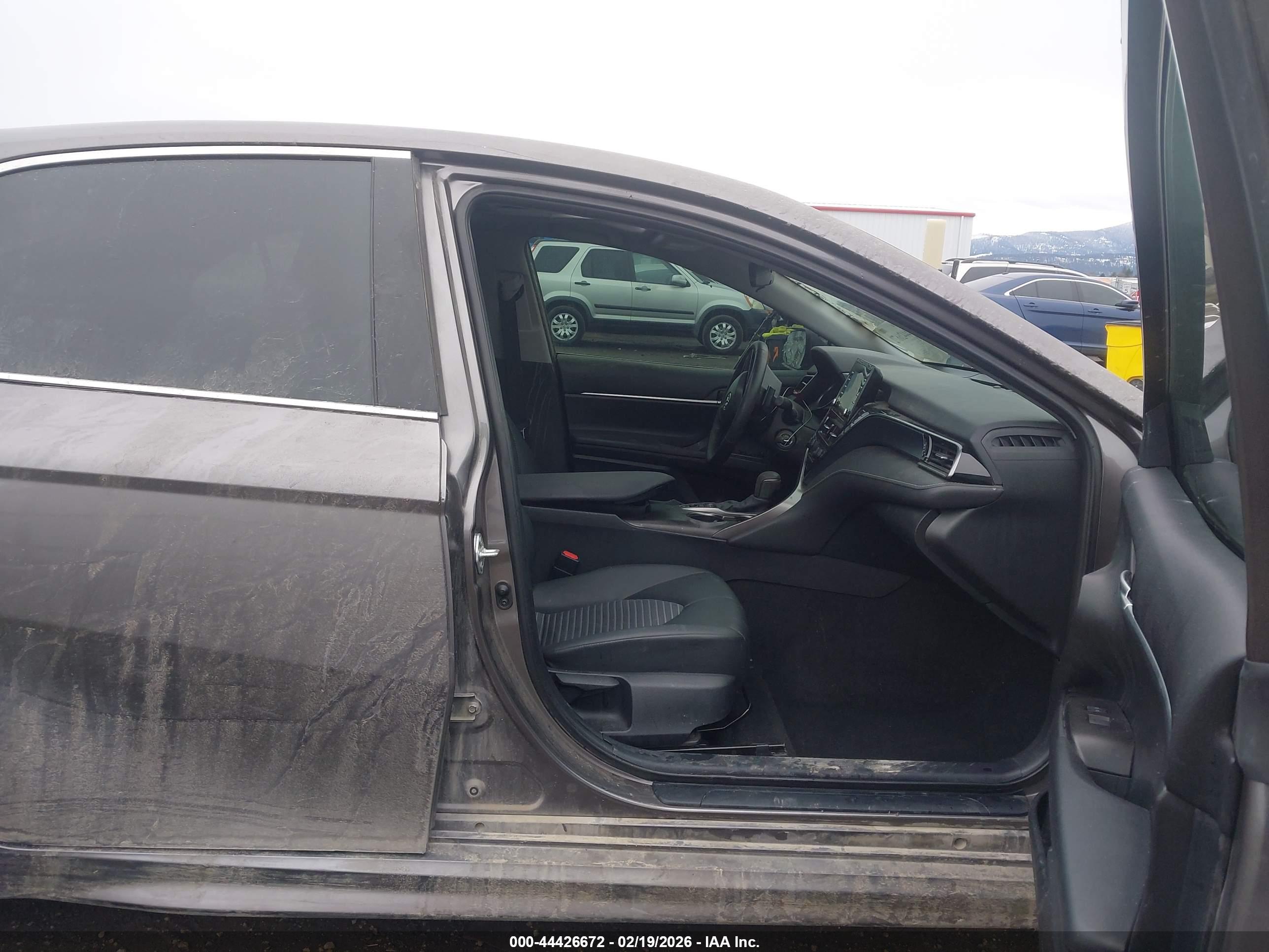 TOYOTA CAMRY image 5