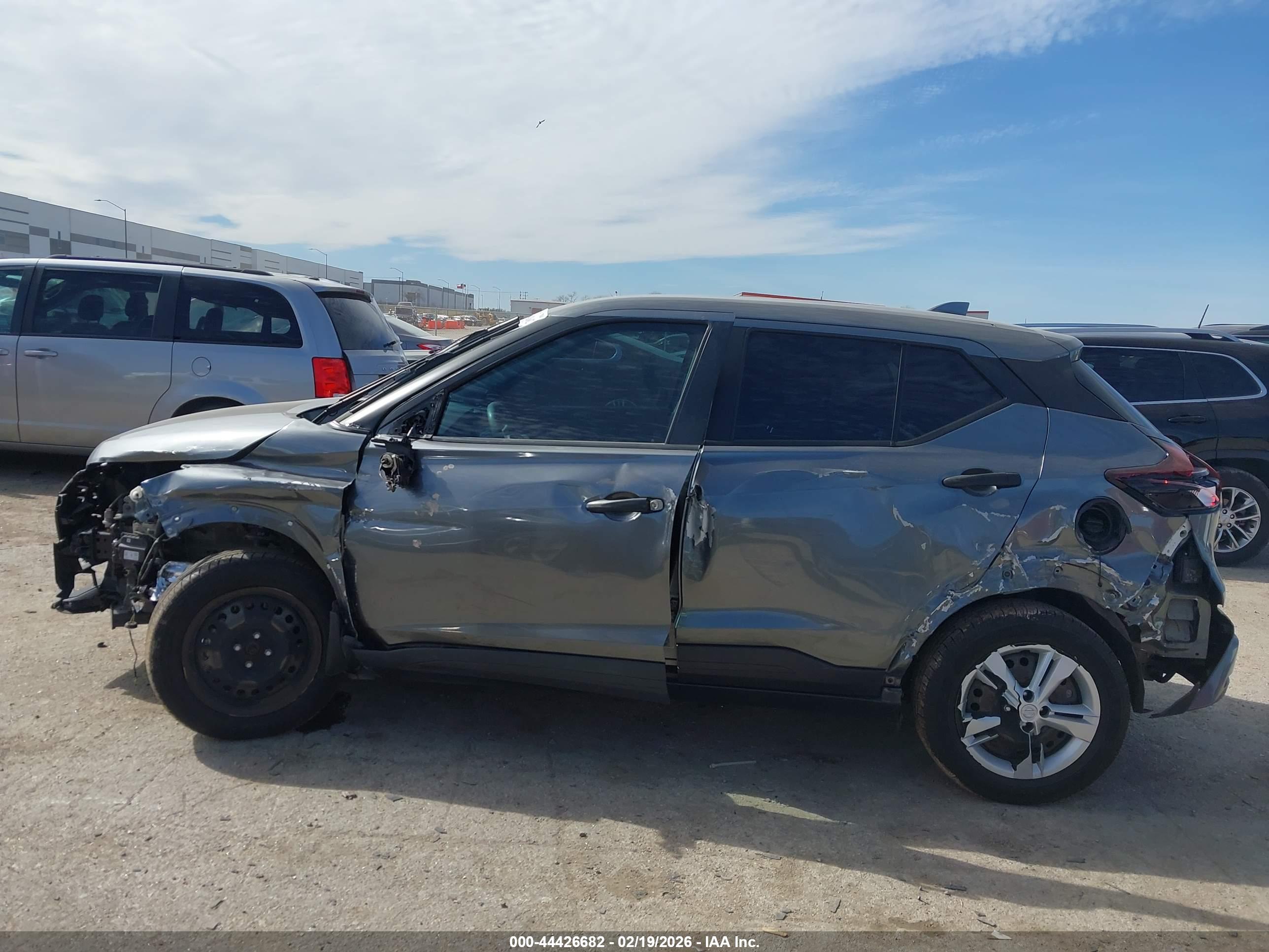 NISSAN KICKS image 6
