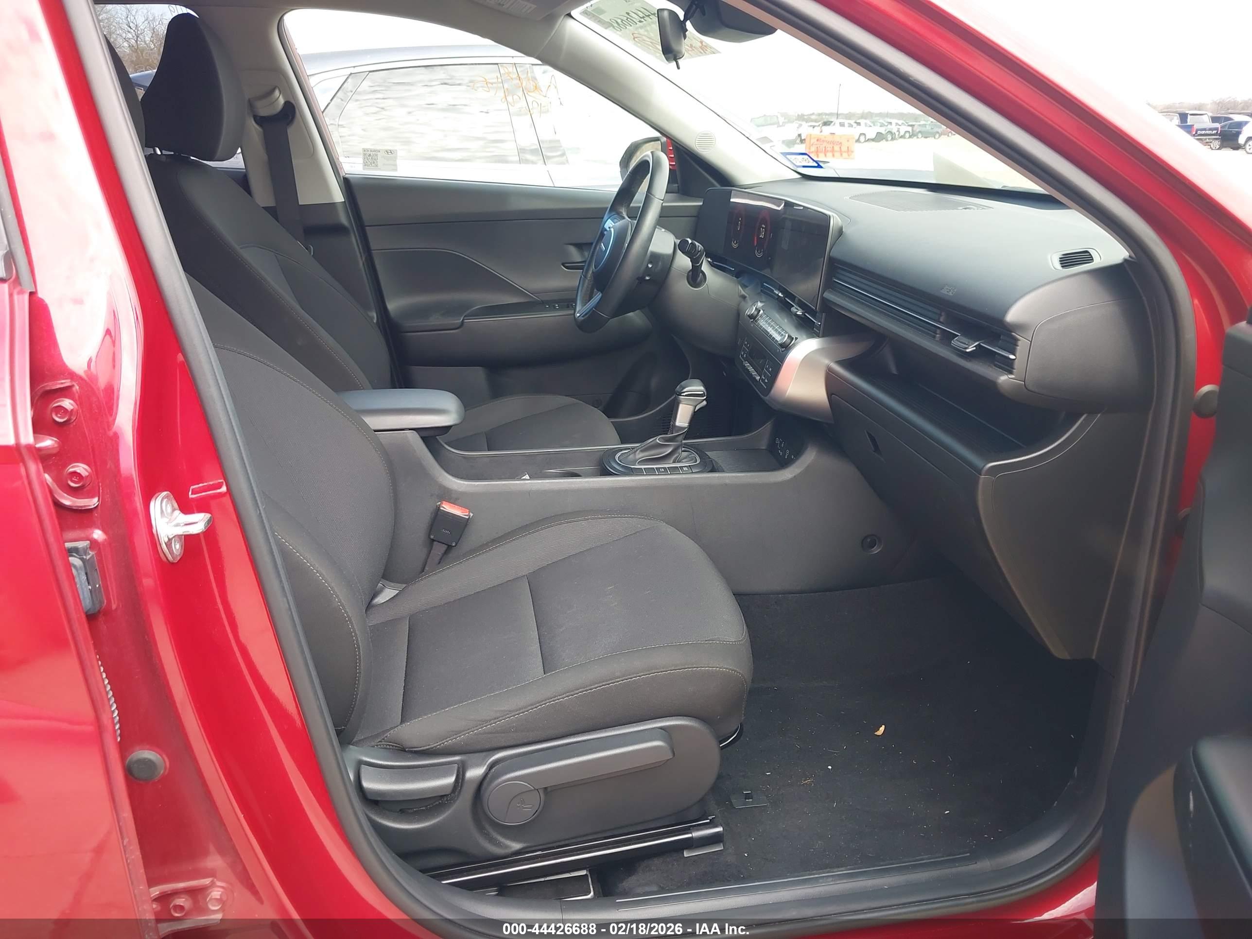 HYUNDAI KONA image 5