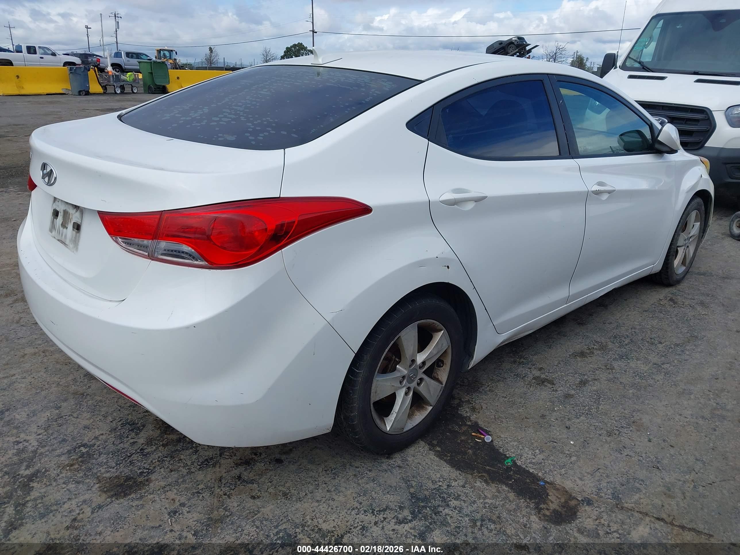 HYUNDAI ELANTRA image 4