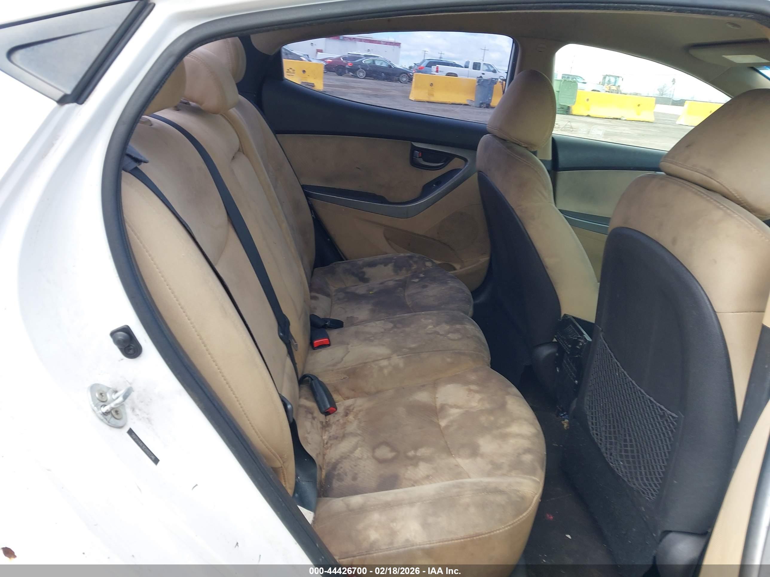 HYUNDAI ELANTRA image 8
