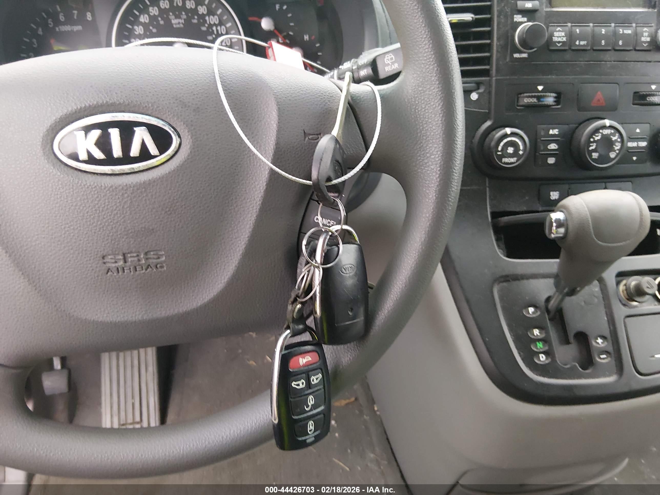 KIA SEDONA image 11