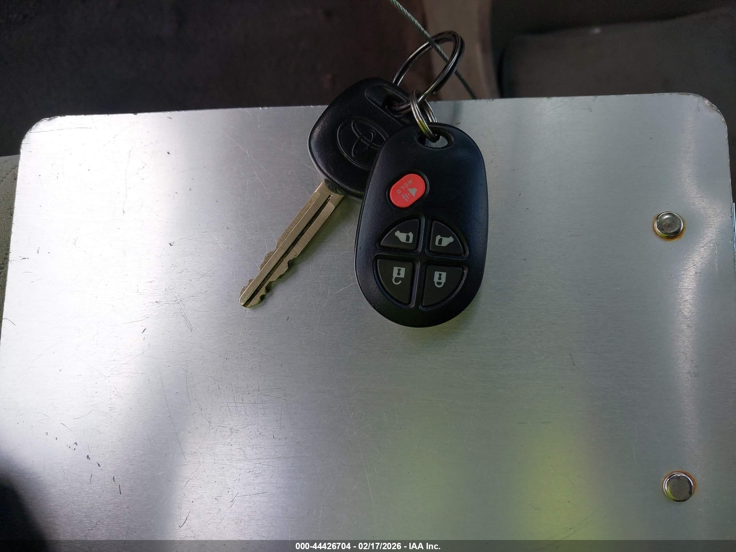 TOYOTA SIENNA image 11