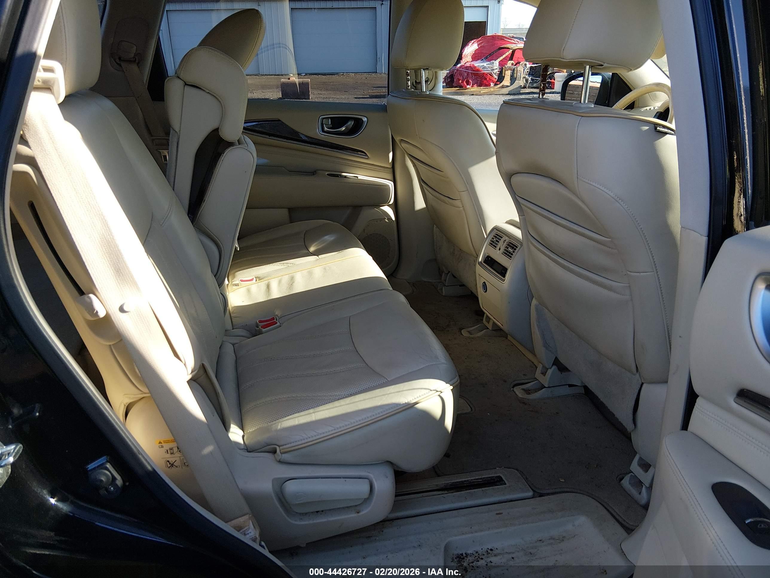 INFINITI JX35 image 8