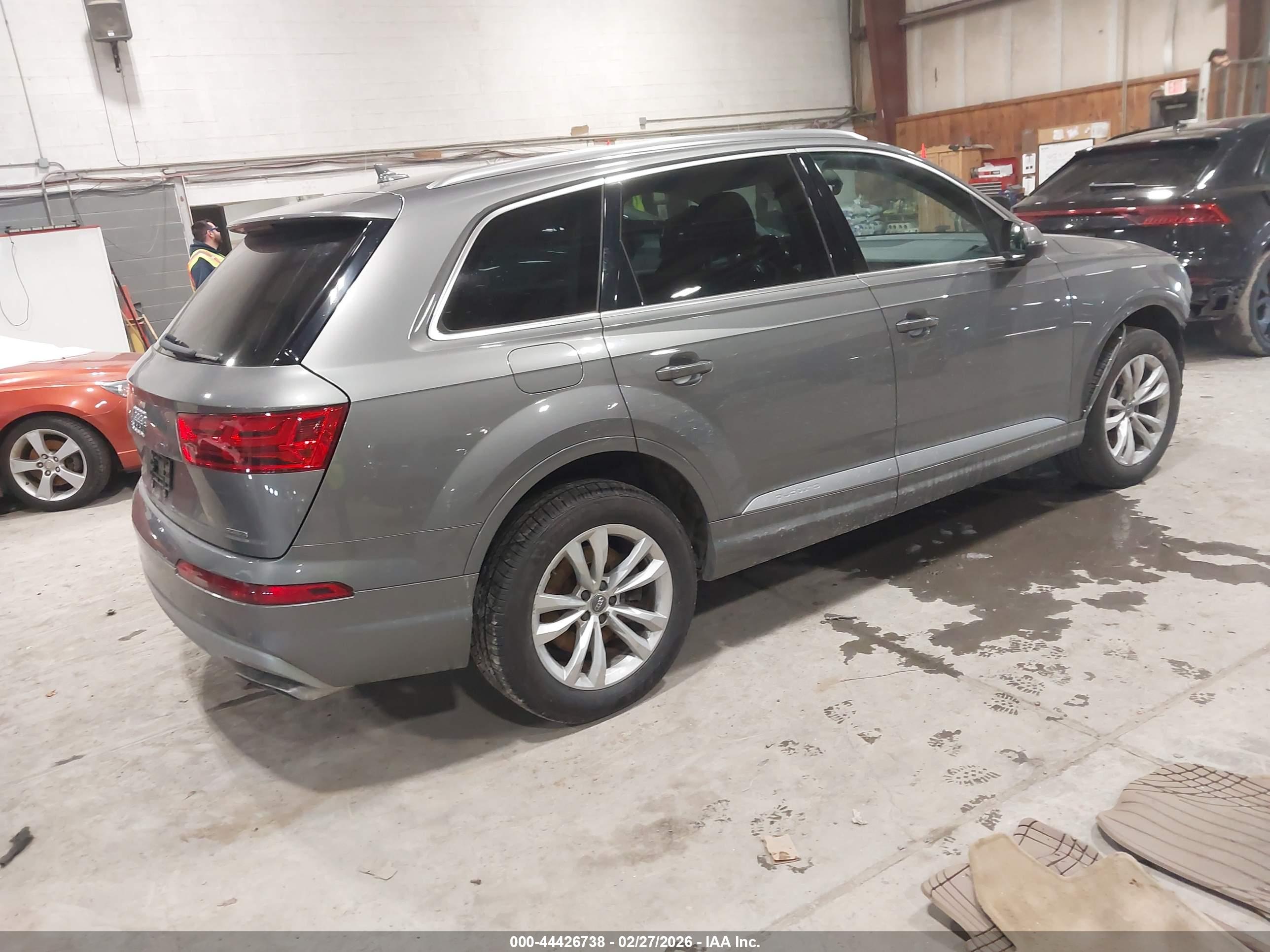 AUDI Q7 image 4