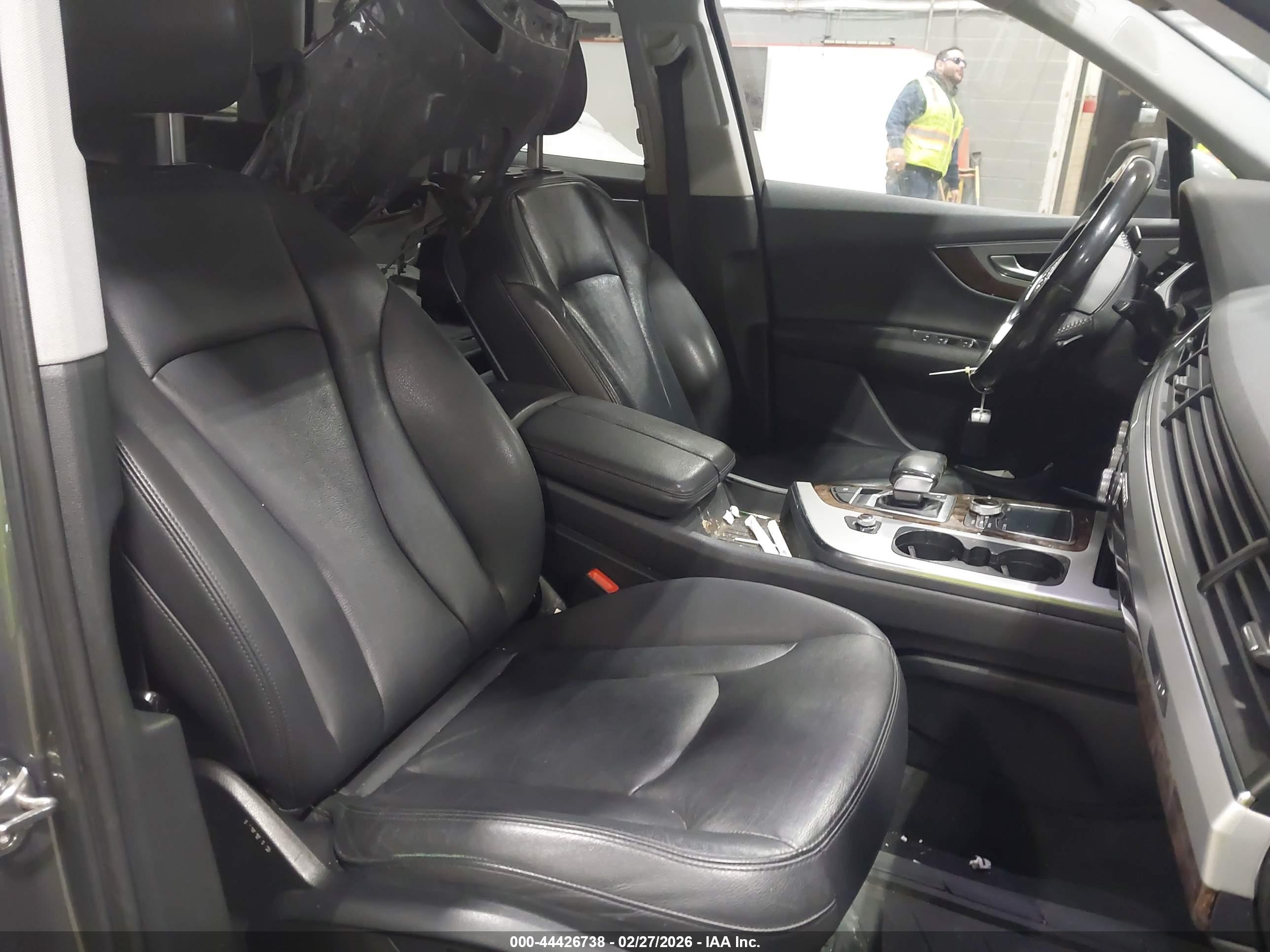 AUDI Q7 image 8