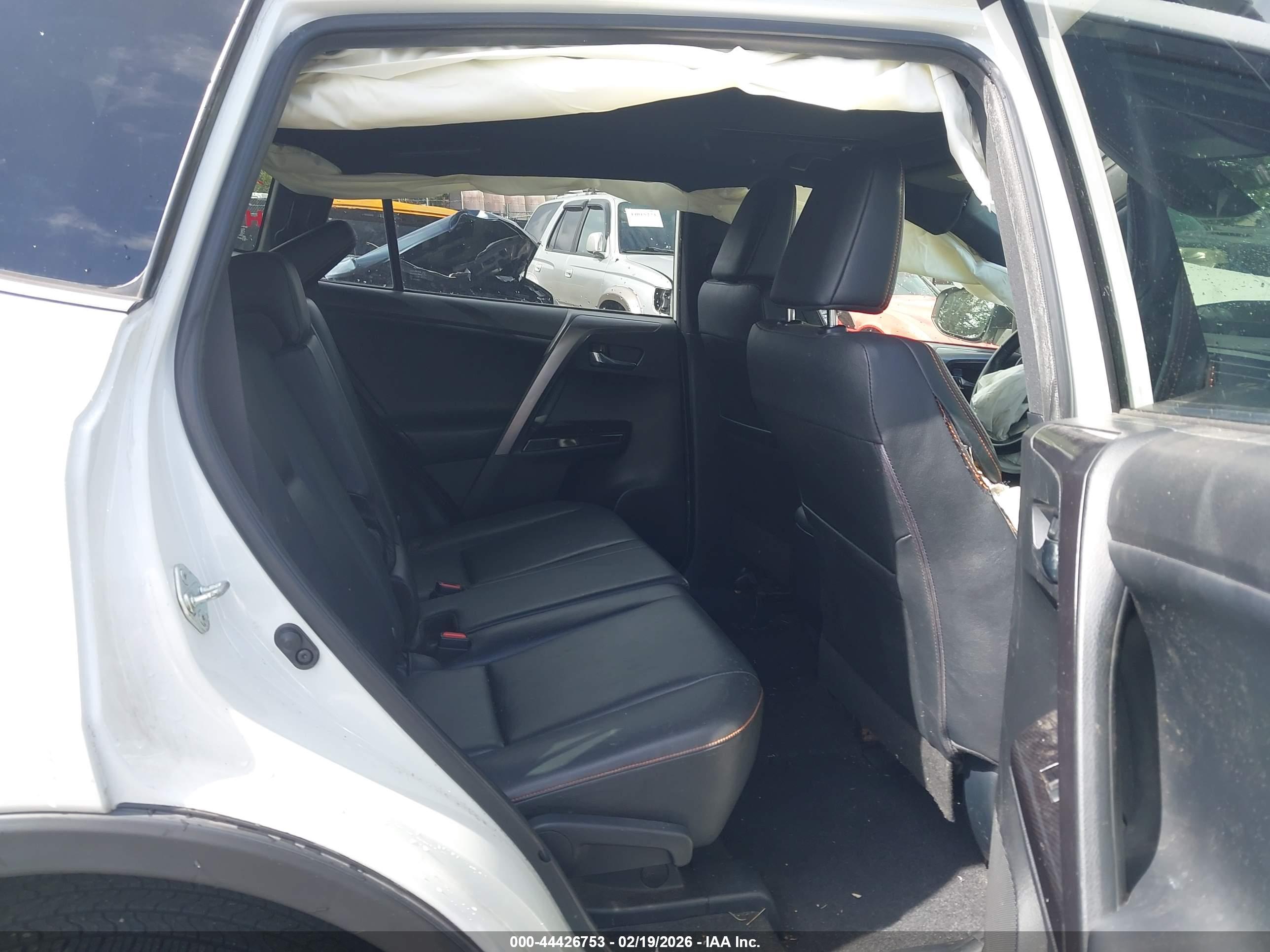 TOYOTA RAV4 image 8