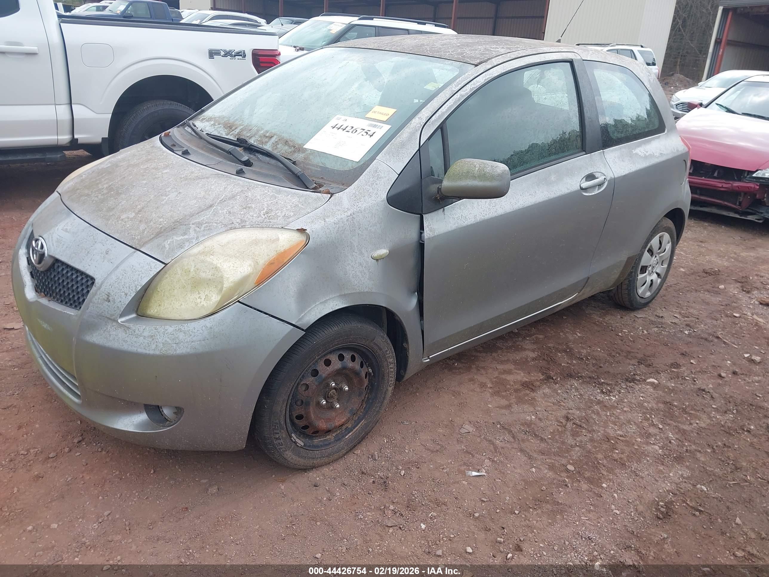 TOYOTA YARIS image 2