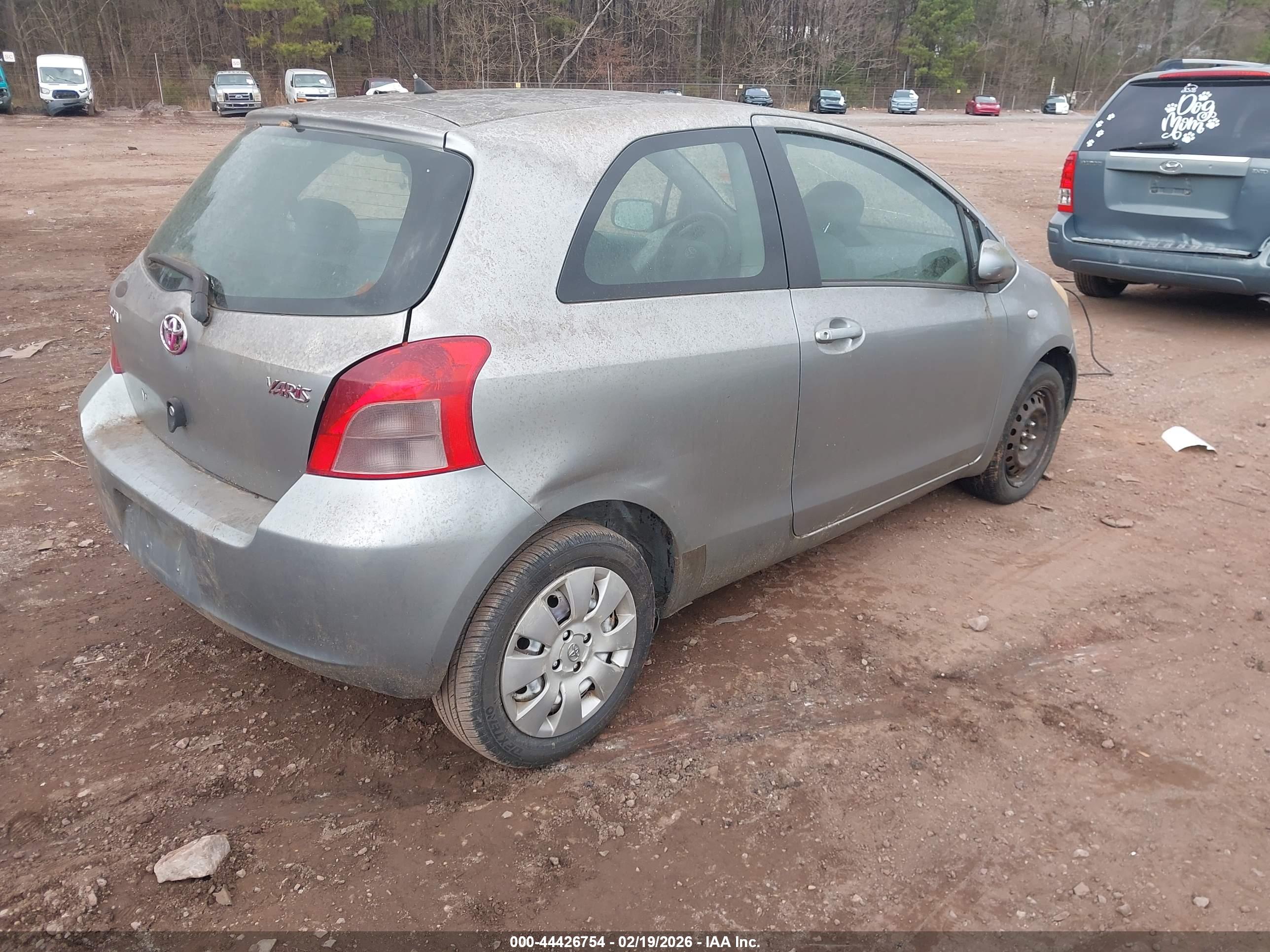 TOYOTA YARIS image 4
