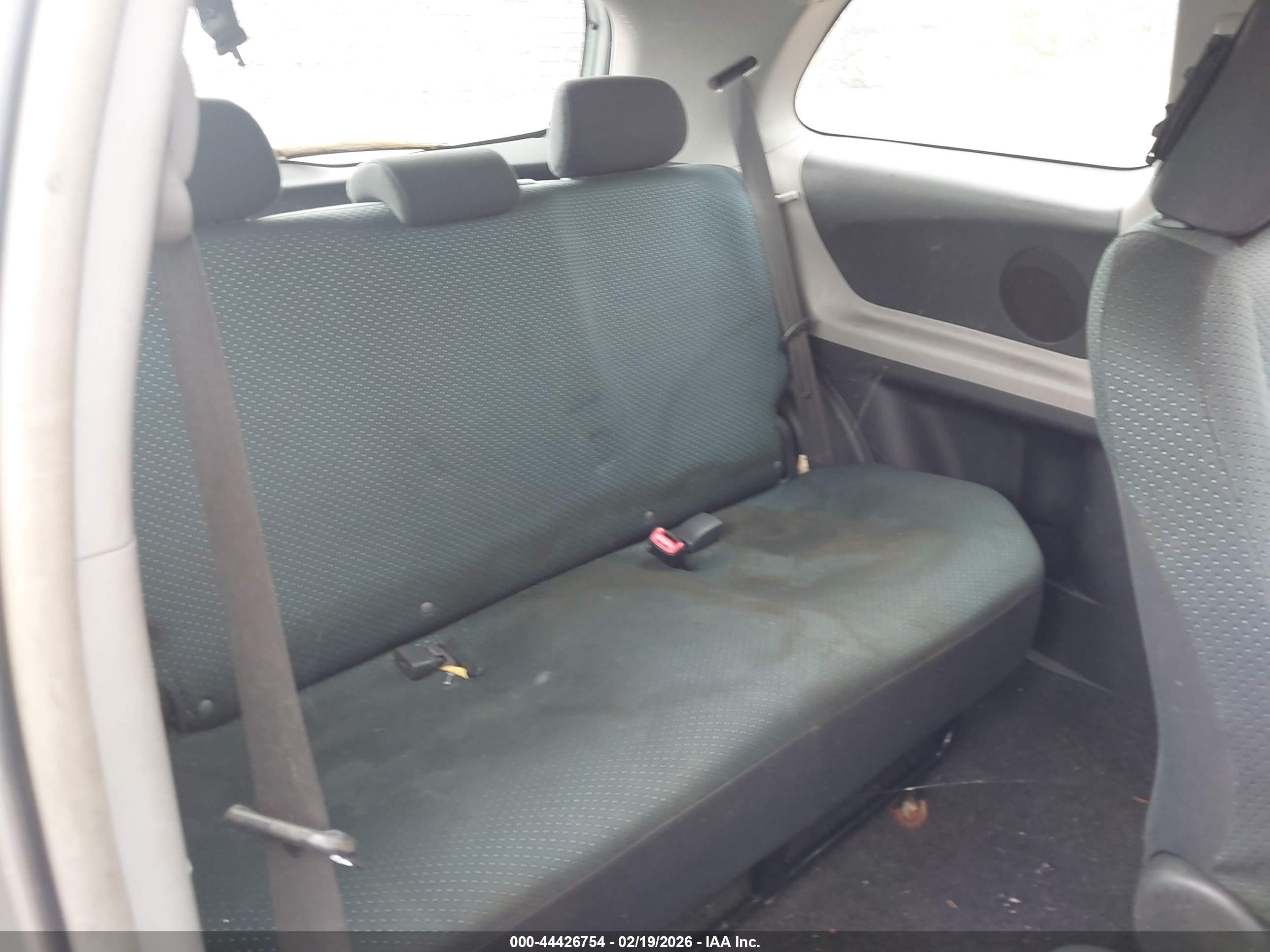 TOYOTA YARIS image 8