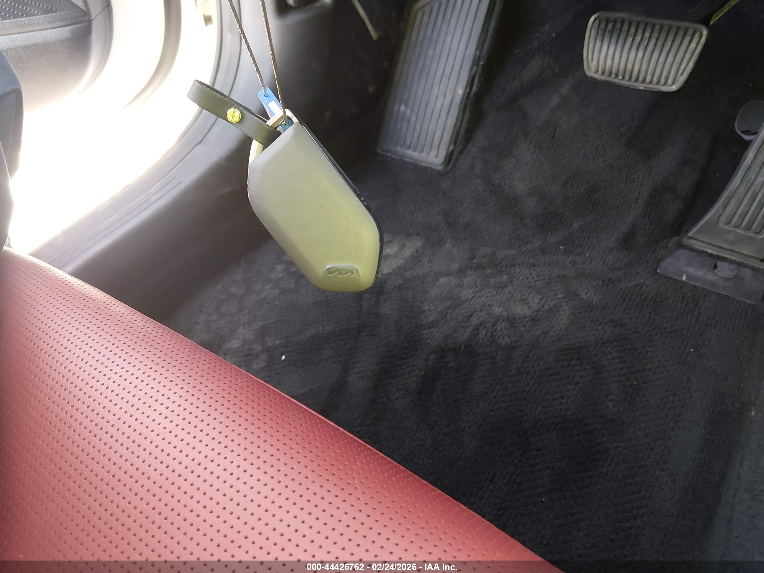 KIA K5 image 11