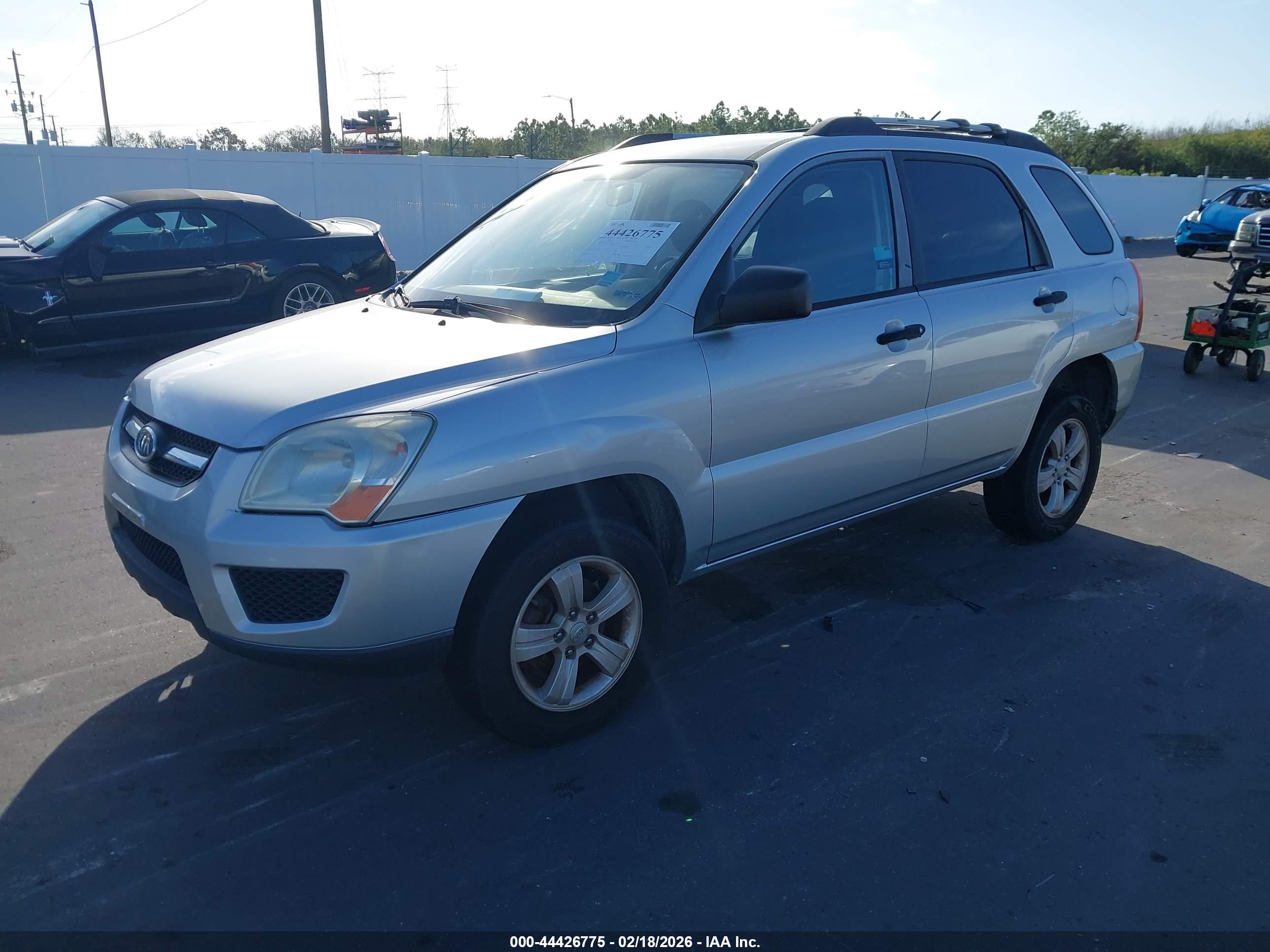 KIA SPORTAGE image 2