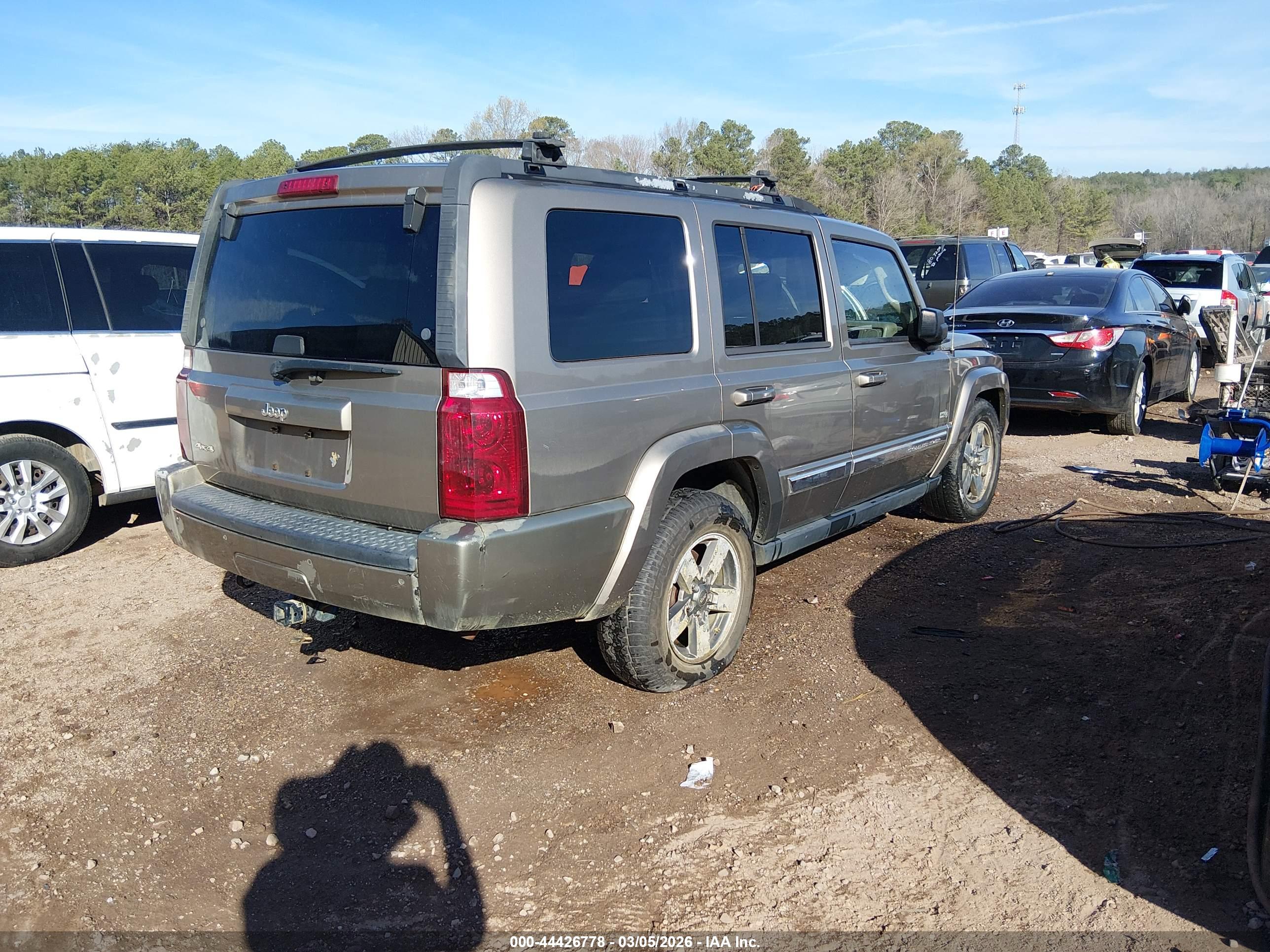 JEEP COMMANDER image 4