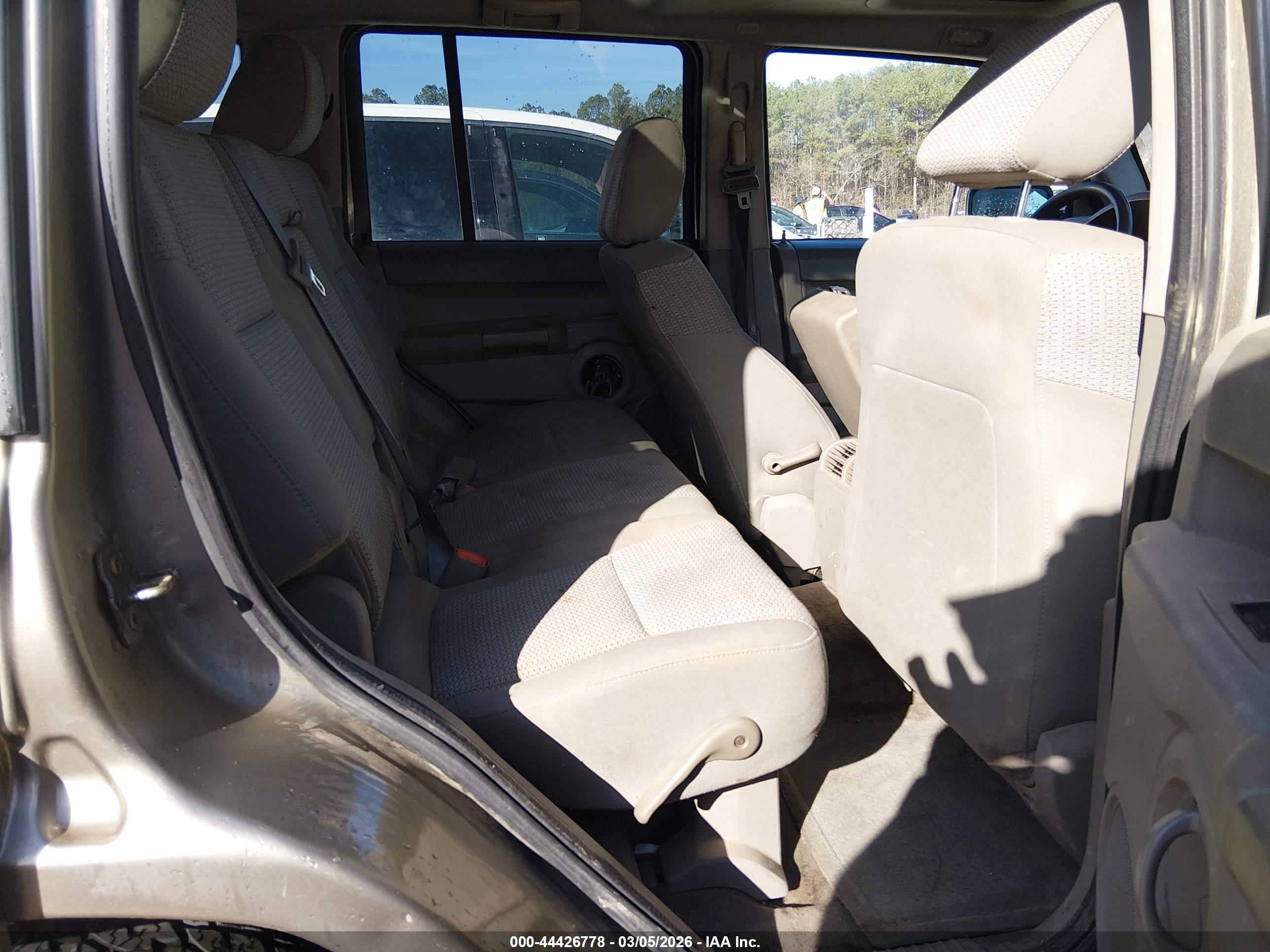 JEEP COMMANDER image 8