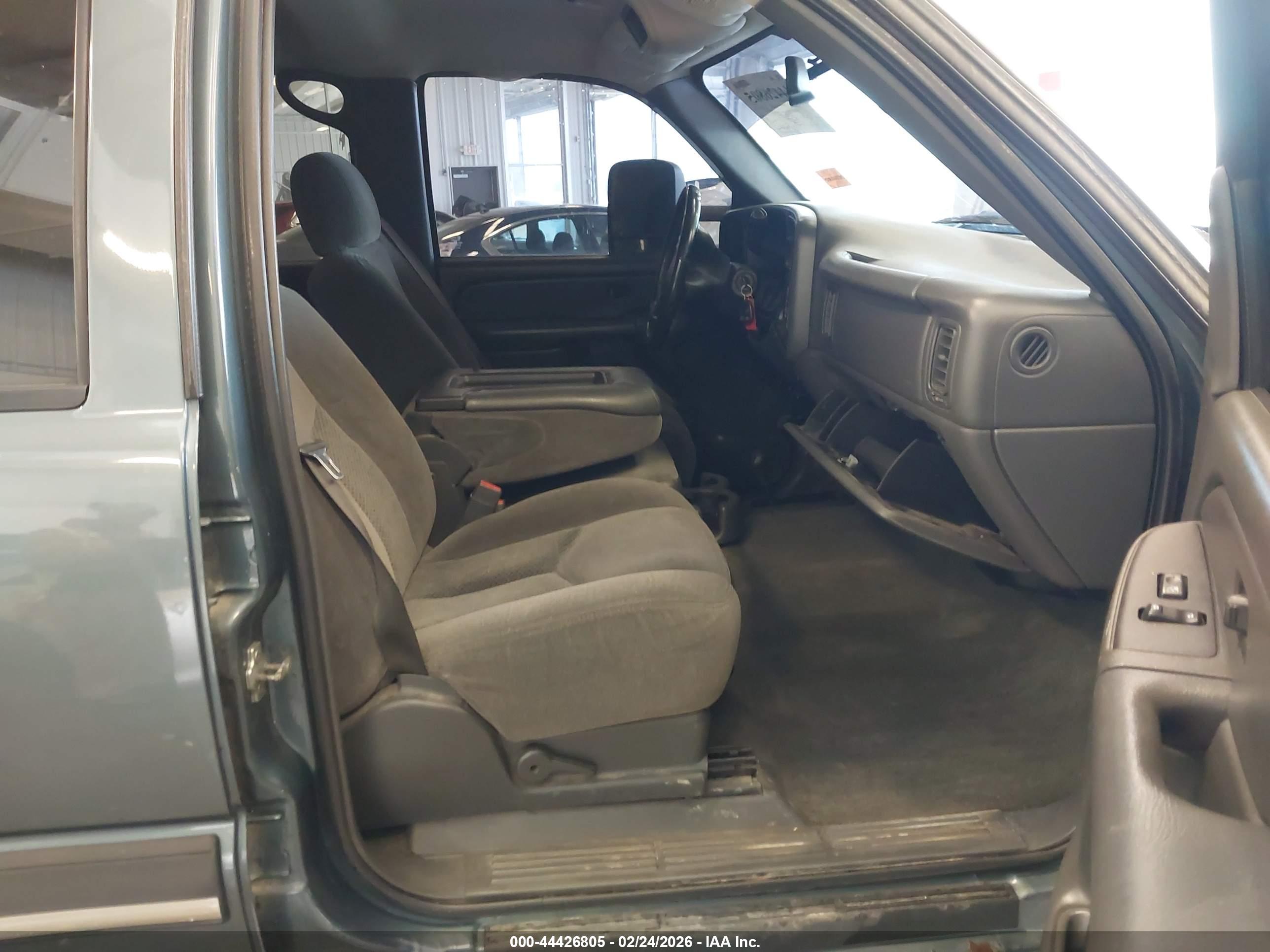 CHEVROLET SILVERADO image 5