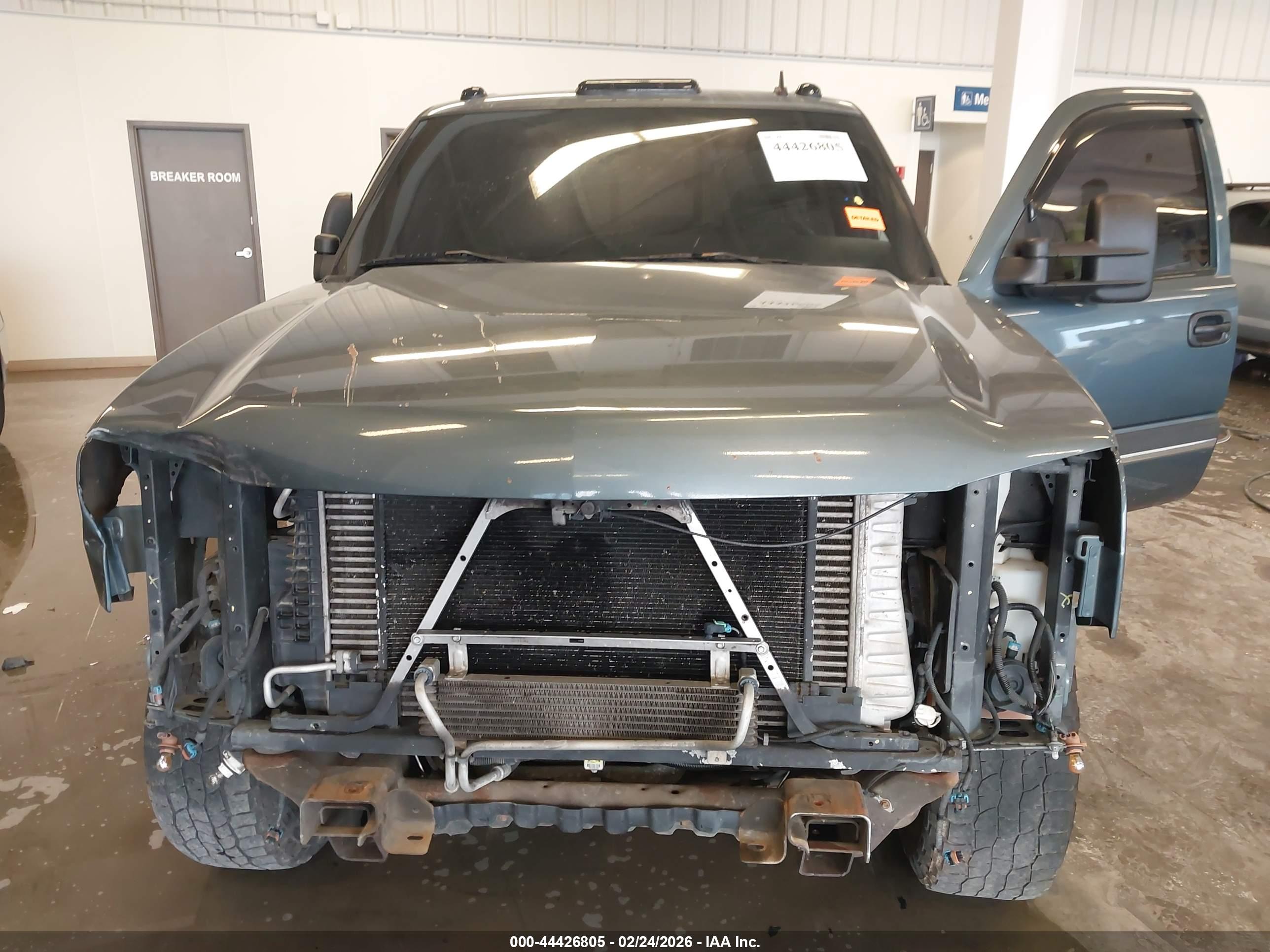 CHEVROLET SILVERADO image 6
