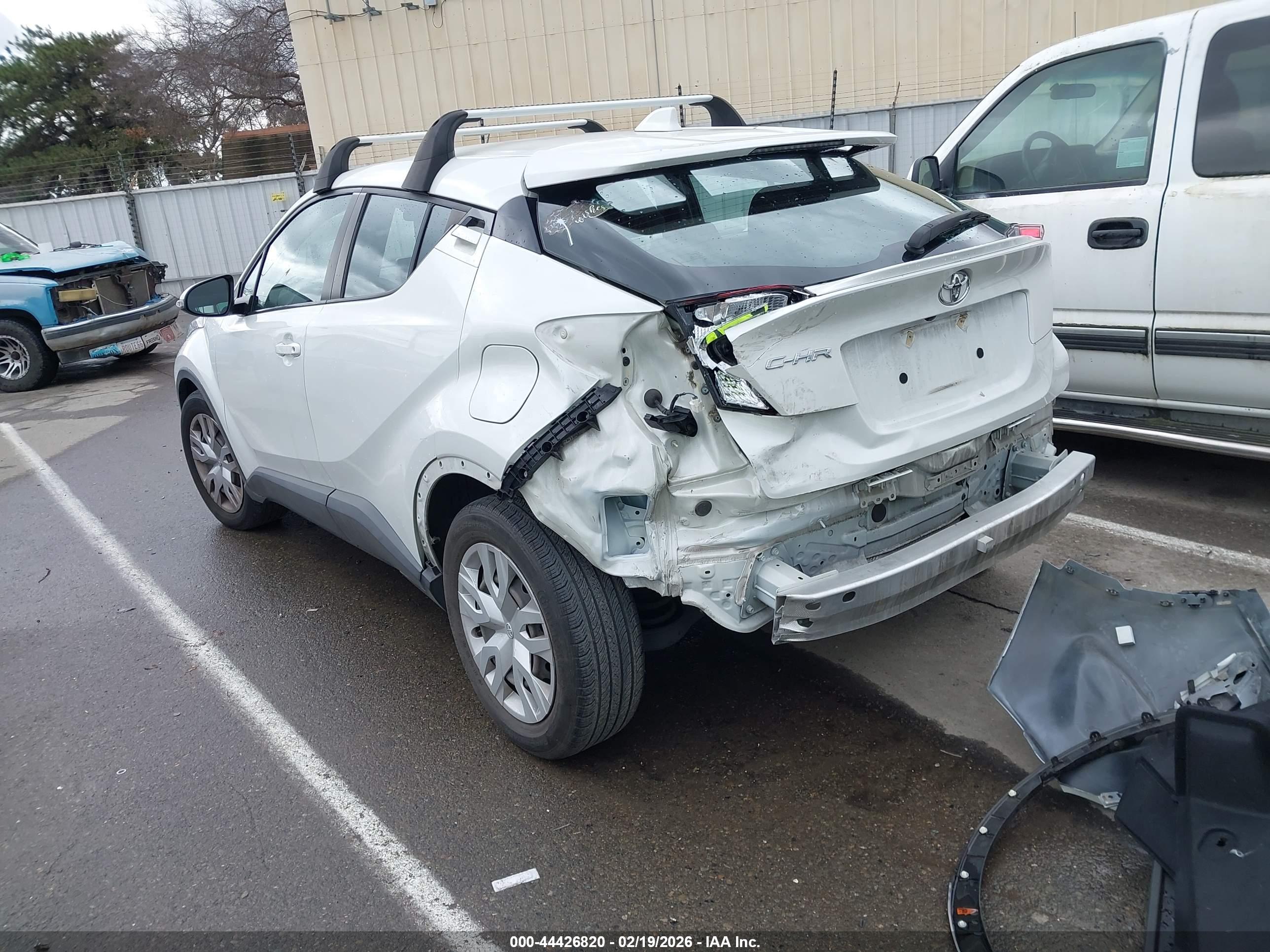 TOYOTA C-HR image 3