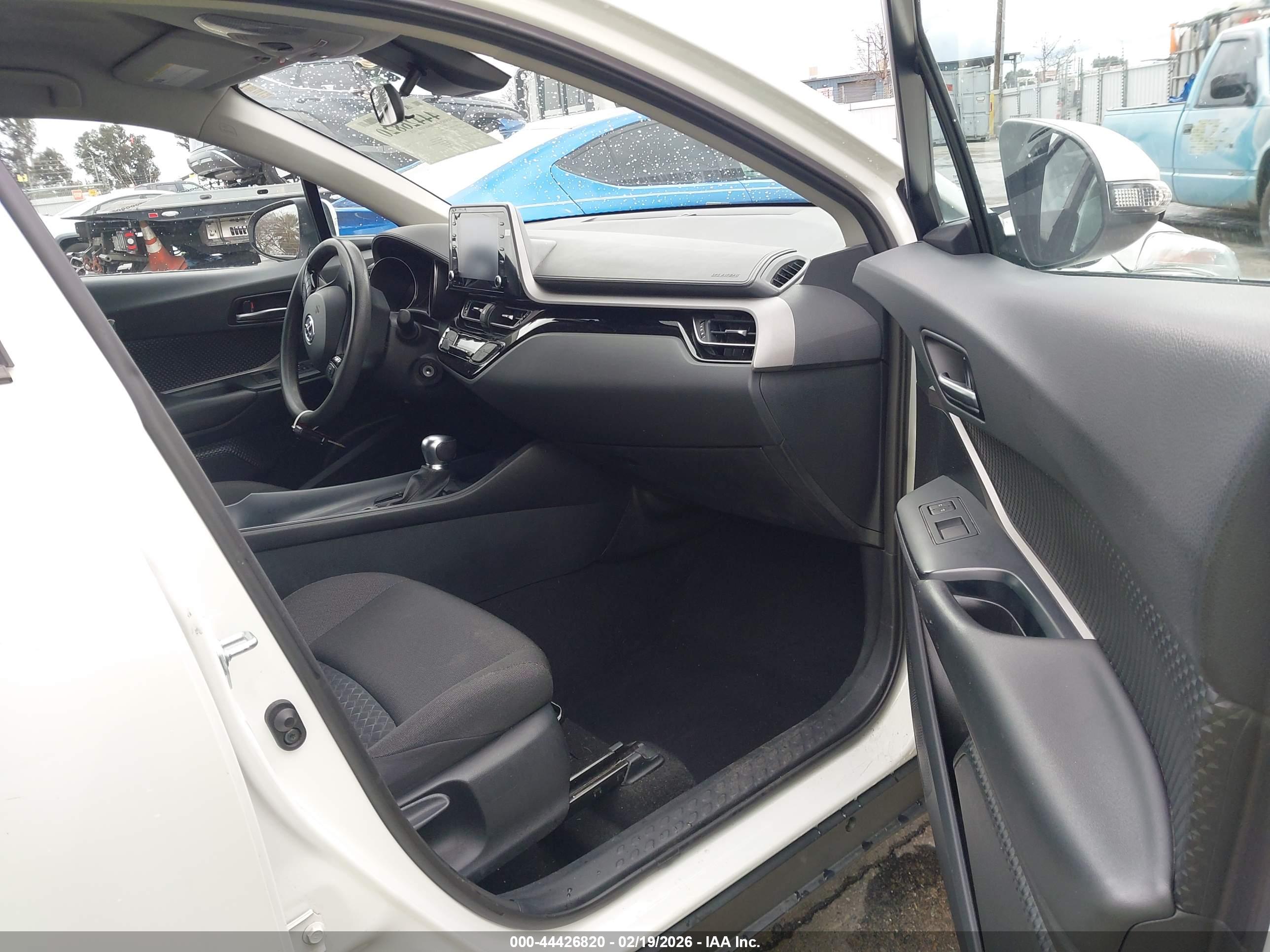 TOYOTA C-HR image 5