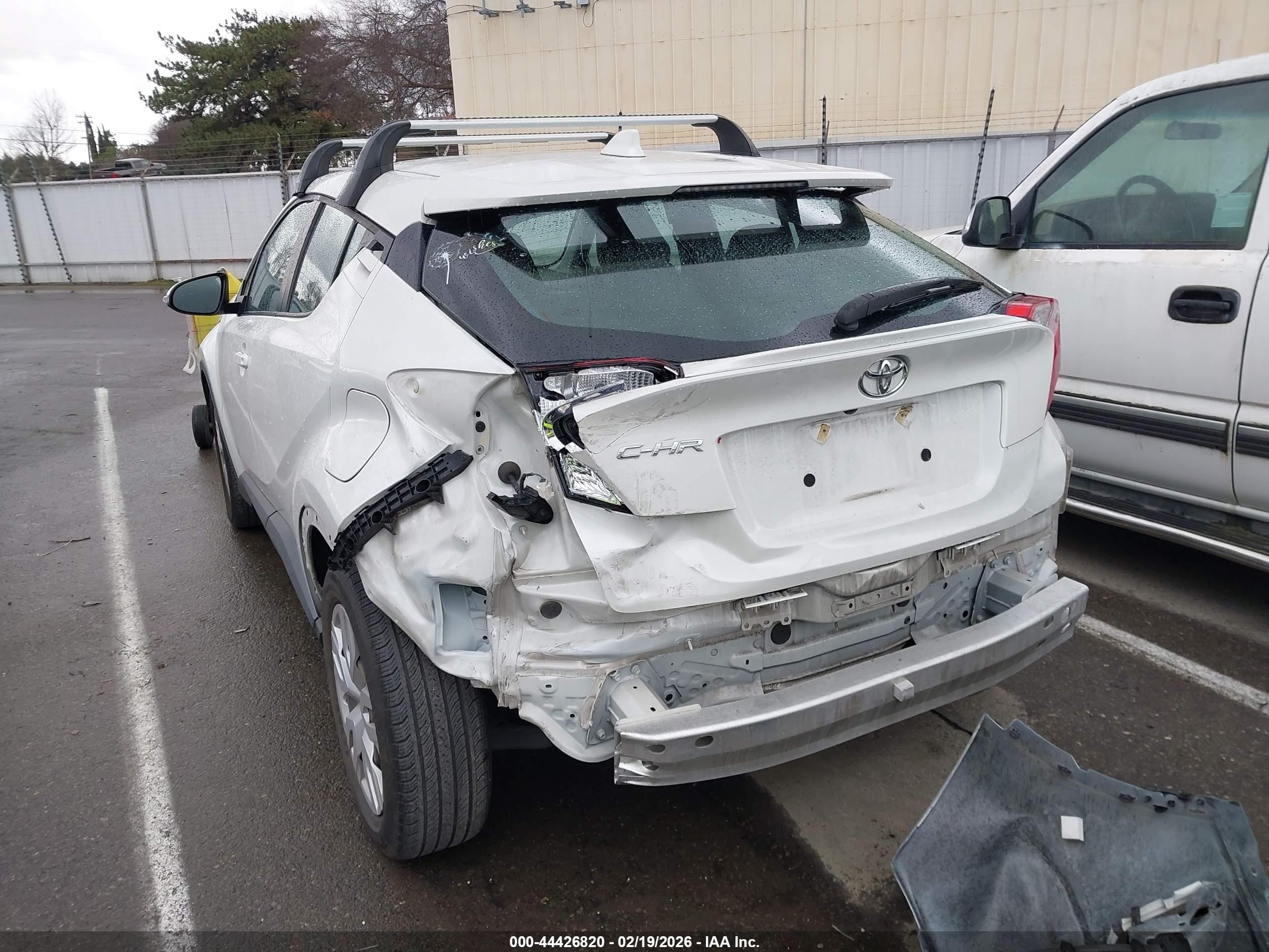 TOYOTA C-HR image 6
